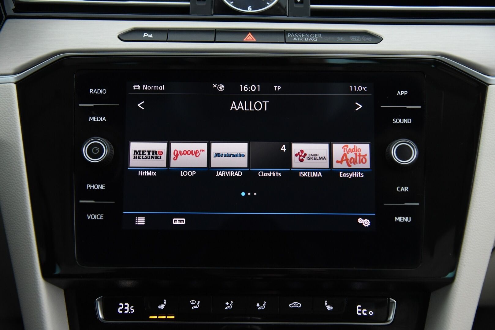 Volkswagen Passat 2018 Variant GTE Plug-In Hybrid 160 kW DSG-aut. / ACC / Dynamic LED / Webasto / P-kamera / Koukku / Ambiente / Nappanahat / - Merkkiliikkeen huoltohistoria / Vaaleat täysnahat / Sähkökontti / Huippu varusteltu! 