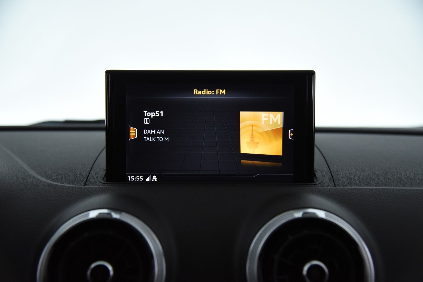 Audi A3 2018 Sportback 1,4 TFSI e-tron S tronic / Digimittaristo / S-Line Sisäpaketti / MMI+ / Keyless / P-Tutkat / Kaukovaloautomatiikka - Flatbottom S-Line ohjauspyörä / Hihna tehty!