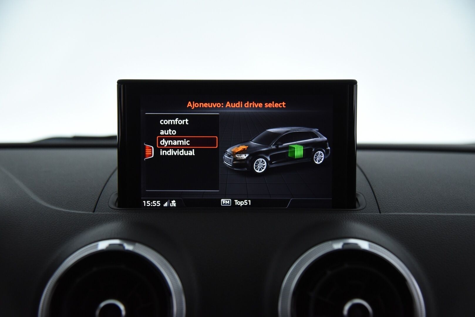 Audi A3 2018 Sportback 1,4 TFSI e-tron S tronic / Digimittaristo / S-Line Sisäpaketti / MMI+ / Keyless / P-Tutkat / Kaukovaloautomatiikka - Flatbottom S-Line ohjauspyörä / Hihna tehty!