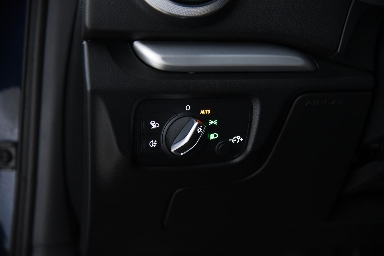 Audi A3 2018 Sportback 1,4 TFSI e-tron S tronic / Digimittaristo / S-Line Sisäpaketti / MMI+ / Keyless / P-Tutkat / Kaukovaloautomatiikka - Flatbottom S-Line ohjauspyörä / Hihna tehty!