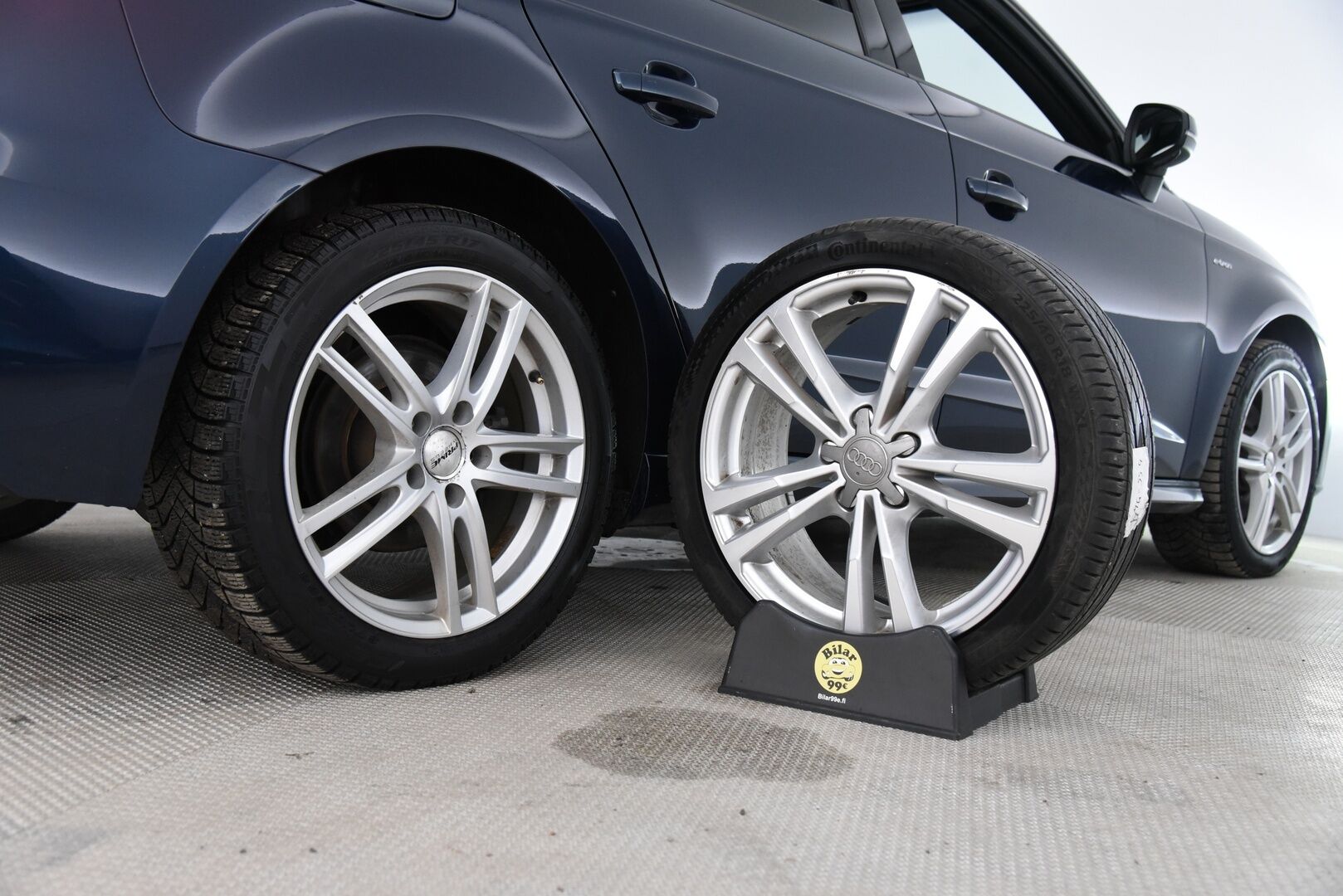 Audi A3 2018 Sportback 1,4 TFSI e-tron S tronic / Digimittaristo / S-Line Sisäpaketti / MMI+ / Keyless / P-Tutkat / Kaukovaloautomatiikka - Flatbottom S-Line ohjauspyörä / Hihna tehty!