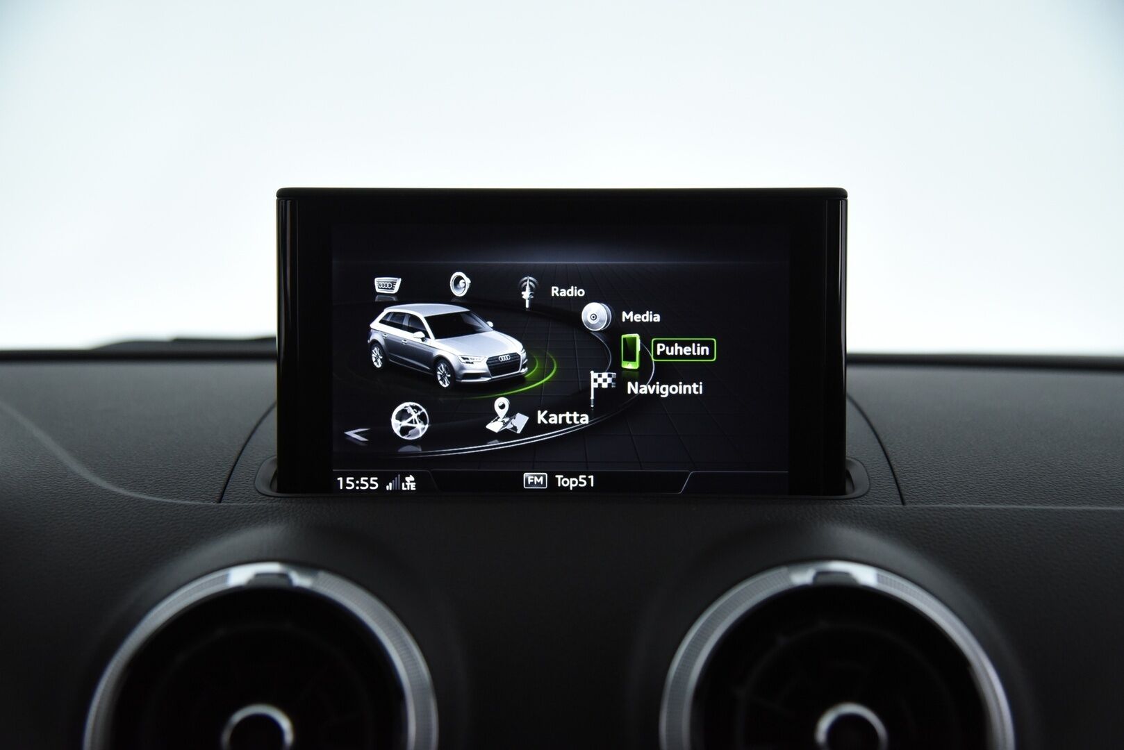 Audi A3 2018 Sportback 1,4 TFSI e-tron S tronic / Digimittaristo / S-Line Sisäpaketti / MMI+ / Keyless / P-Tutkat / Kaukovaloautomatiikka - Flatbottom S-Line ohjauspyörä / Hihna tehty!