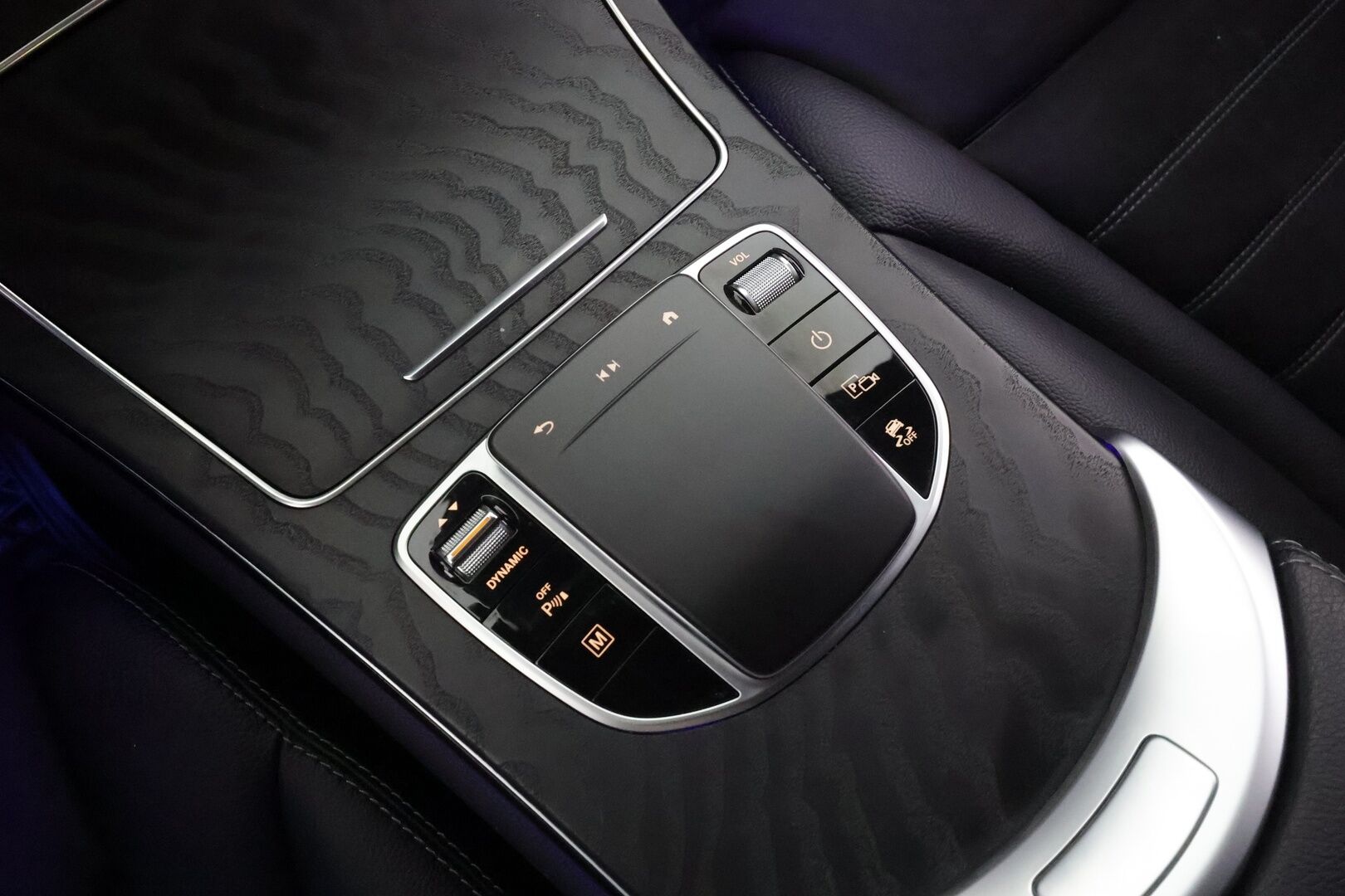 Mercedes-Benz GLC 2022 300 e 4MATIC A Business AMG EQ Power * Distronic+ / P.kamera / Multibeam / Koukku / Muistipenkit / Midline * - Suomi-auto / Kahdet renkaat aluvanteilla