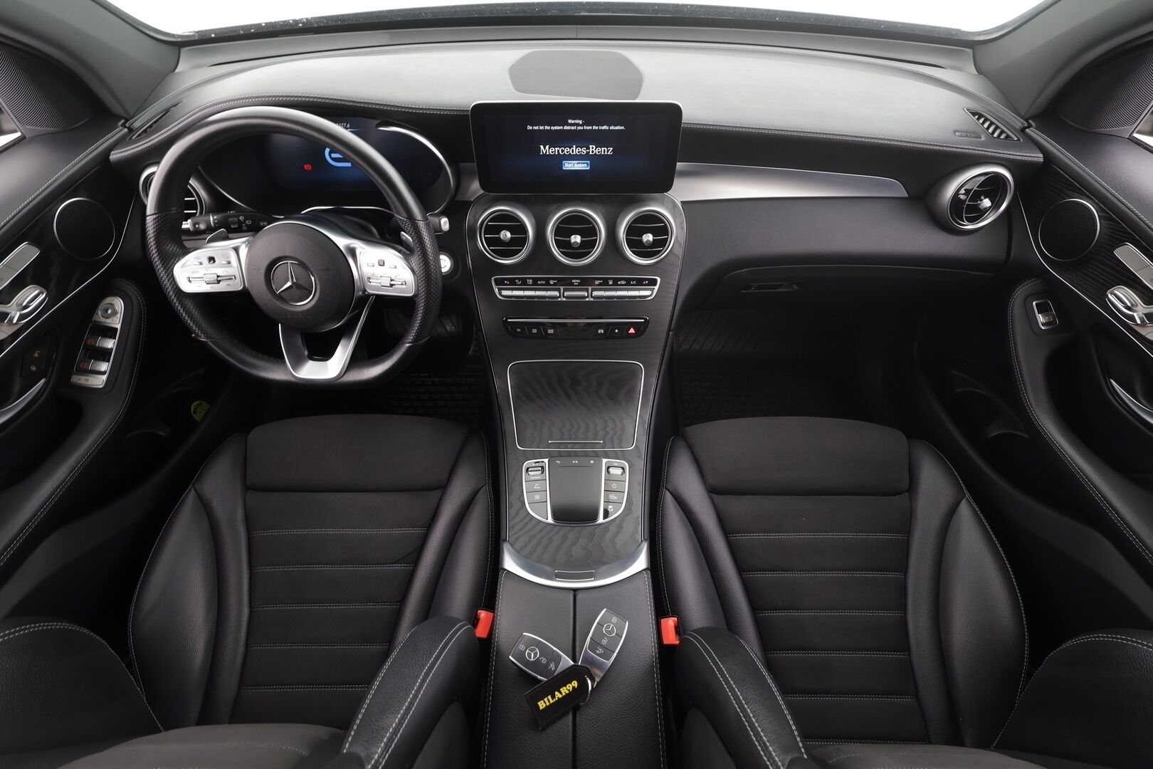 Mercedes-Benz GLC 2022 300 e 4MATIC A Business AMG EQ Power * Distronic+ / P.kamera / Multibeam / Koukku / Muistipenkit / Midline * - Suomi-auto / Kahdet renkaat aluvanteilla