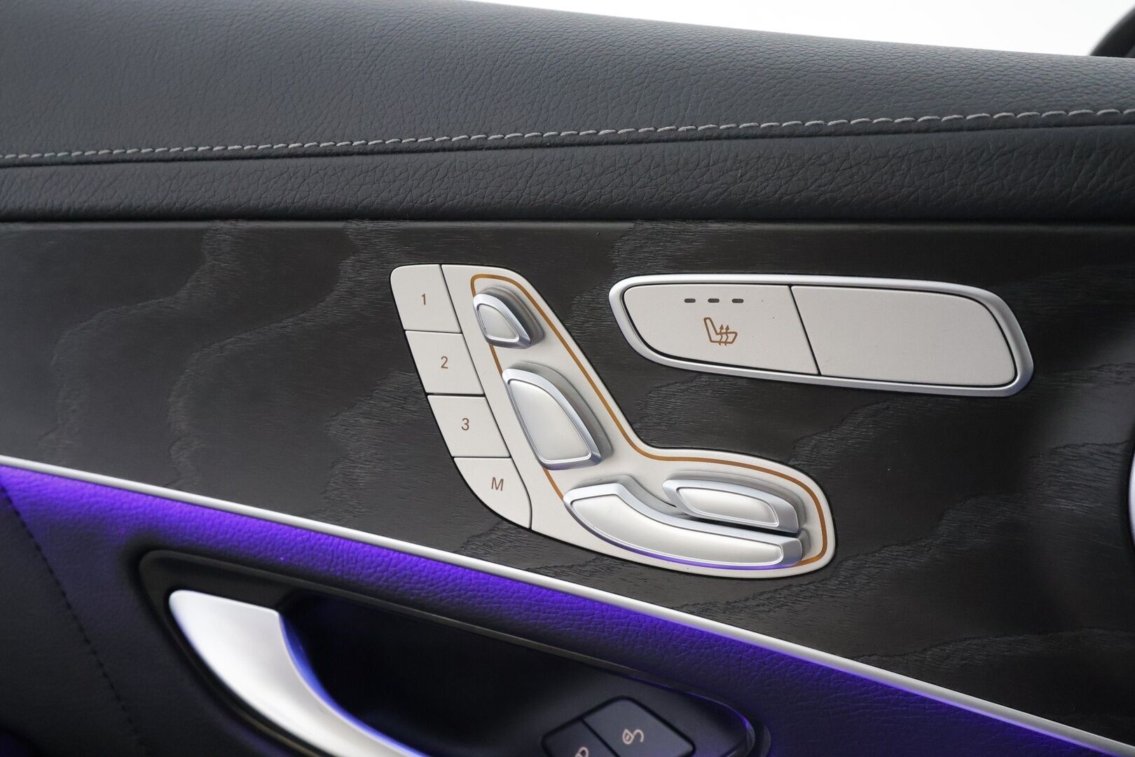 Mercedes-Benz GLC 2022 300 e 4MATIC A Business AMG EQ Power * Distronic+ / P.kamera / Multibeam / Koukku / Muistipenkit / Midline * - Suomi-auto / Kahdet renkaat aluvanteilla