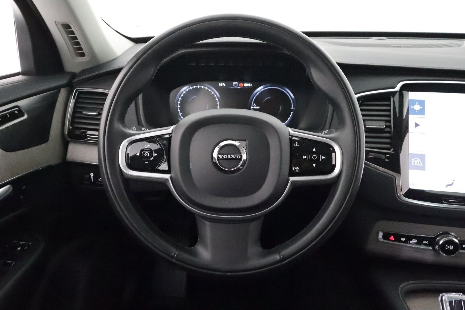 Volvo XC90 2022 T8 TwE AWD Inscription aut ** 1-Om Suomi auto / Adapt.vakkari / Full LED / 7p / Pa- lisälämmitin / H&K / 360 kamera / Panorama - 2,99 % KORKOTARJOUS TÄHÄN AUTOON - Keyless / Apple&Android / Sporttiset muistipenkit / Digimittari