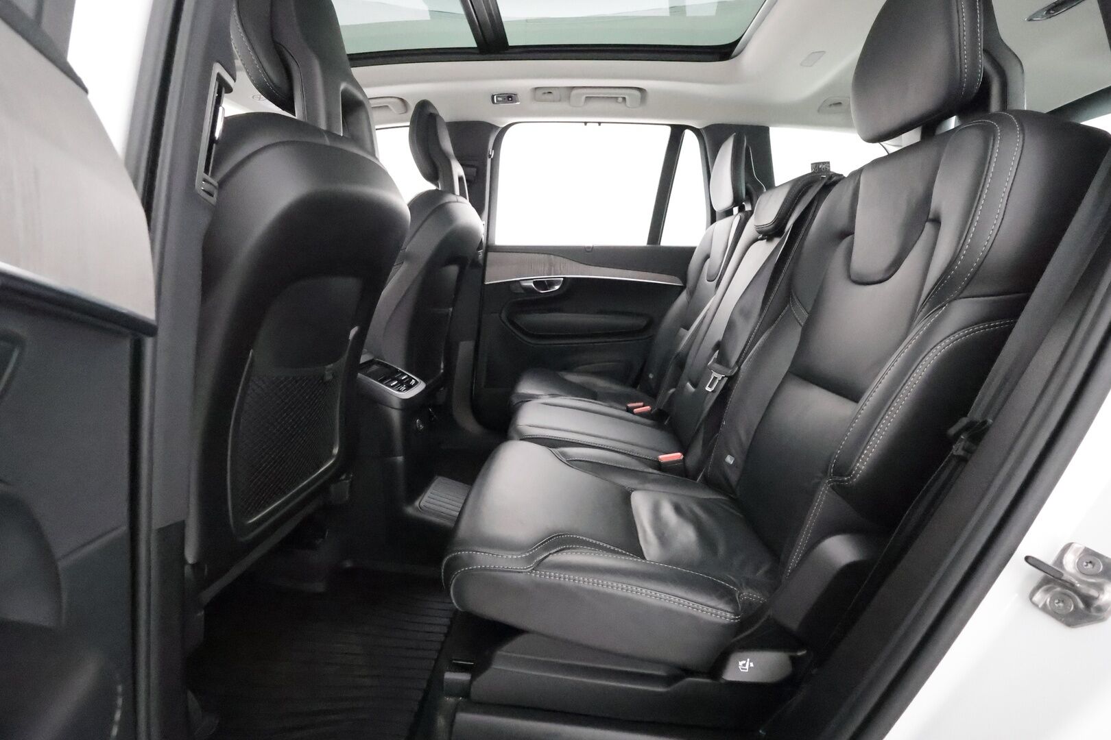 Volvo XC90 2022 T8 TwE AWD Inscription aut ** 1-Om Suomi auto / Adapt.vakkari / Full LED / 7p / Pa- lisälämmitin / H&K / 360 kamera / Panorama - 2,99 % KORKOTARJOUS TÄHÄN AUTOON - Keyless / Apple&Android / Sporttiset muistipenkit / Digimittari