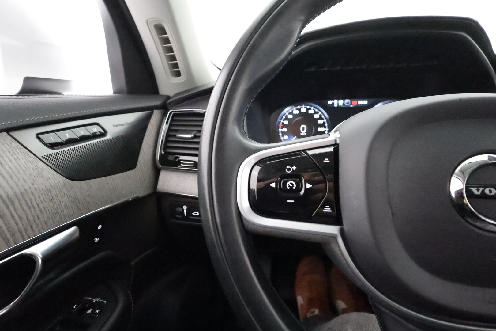 Volvo XC90 2022 T8 TwE AWD Inscription aut ** 1-Om Suomi auto / Adapt.vakkari / Full LED / 7p / Pa- lisälämmitin / H&K / 360 kamera / Panorama - 2,99 % KORKOTARJOUS TÄHÄN AUTOON - Keyless / Apple&Android / Sporttiset muistipenkit / Digimittari