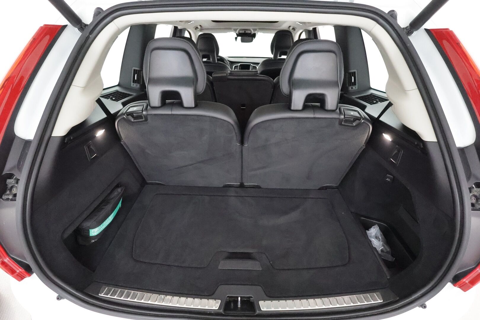Volvo XC90 2022 T8 TwE AWD Inscription aut ** 1-Om Suomi auto / Adapt.vakkari / Full LED / 7p / Pa- lisälämmitin / H&K / 360 kamera / Panorama - 2,99 % KORKOTARJOUS TÄHÄN AUTOON - Keyless / Apple&Android / Sporttiset muistipenkit / Digimittari
