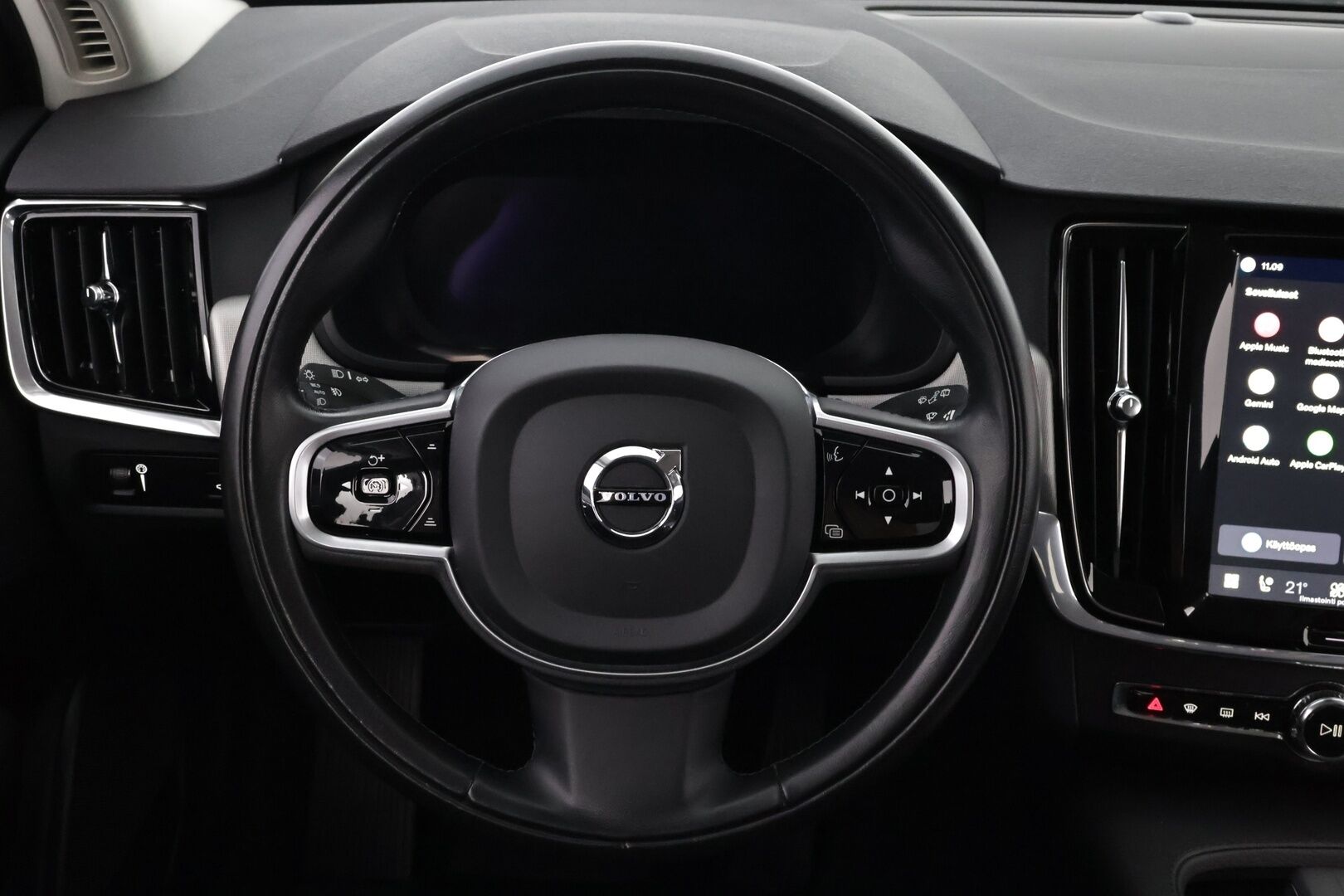 Volvo V90 2022 B4 D-MHEV Momentum aut - Suomiauto | Facelift | Webasto | ACC | Vetokoukku | Pilot Assist | Peruutuskamera | High Perf Audio | Adapt.LED | Puolinahat | Navi | Apple&Android!