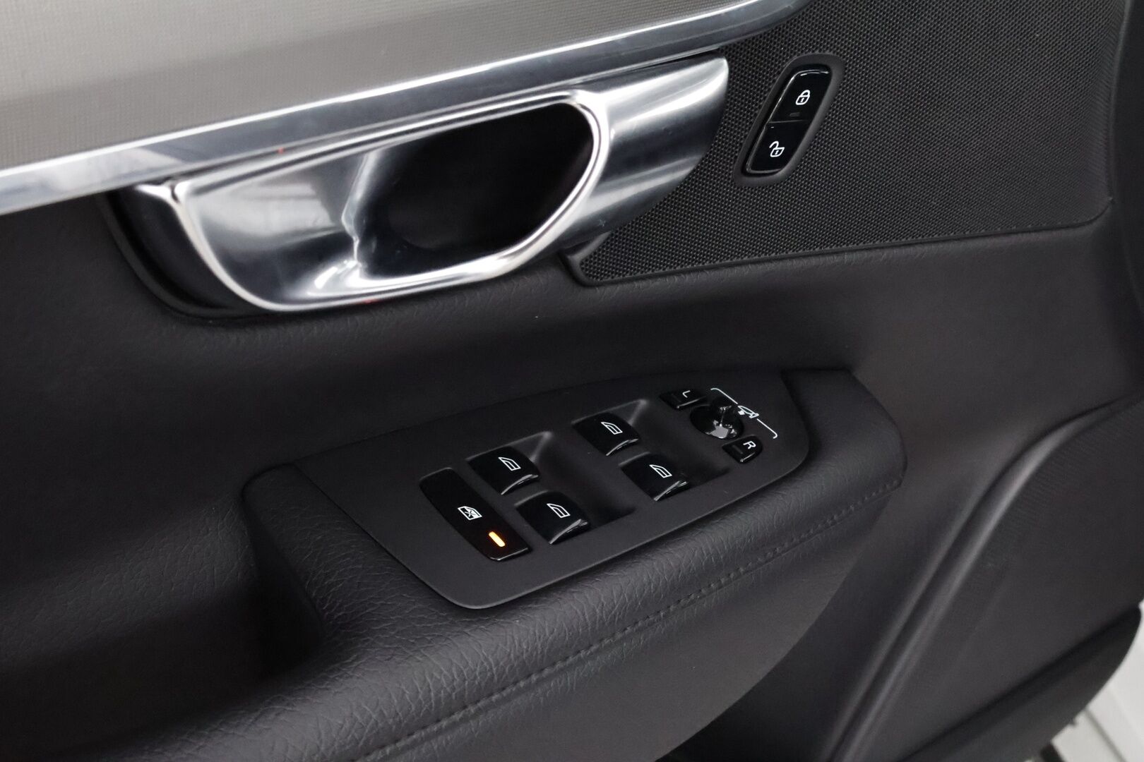 Volvo V90 2022 B4 D-MHEV Momentum aut - Suomiauto | Facelift | Webasto | ACC | Vetokoukku | Pilot Assist | Peruutuskamera | High Perf Audio | Adapt.LED | Puolinahat | Navi | Apple&Android!