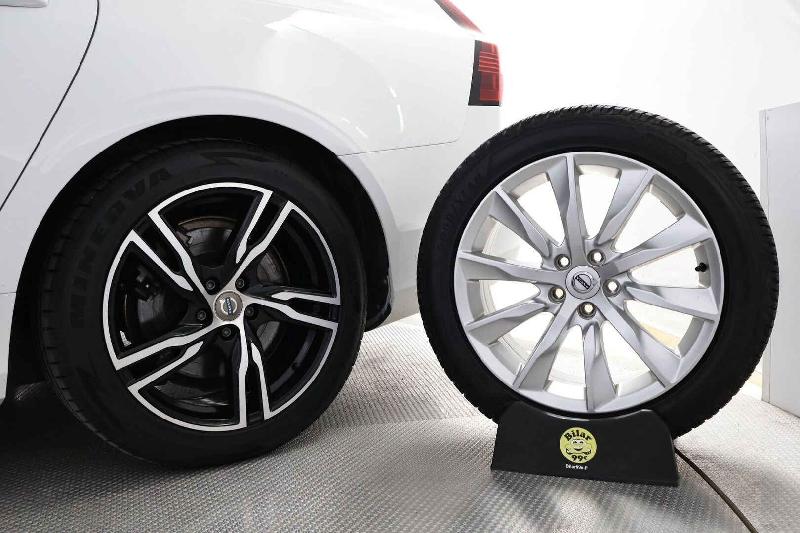 Volvo V90 2022 B4 D-MHEV Momentum aut - Suomiauto | Facelift | Webasto | ACC | Vetokoukku | Pilot Assist | Peruutuskamera | High Perf Audio | Adapt.LED | Puolinahat | Navi | Apple&Android!