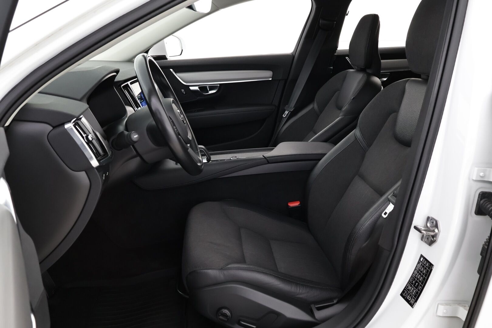 Volvo V90 2022 B4 D-MHEV Momentum aut - Suomiauto | Facelift | Webasto | ACC | Vetokoukku | Pilot Assist | Peruutuskamera | High Perf Audio | Adapt.LED | Puolinahat | Navi | Apple&Android!