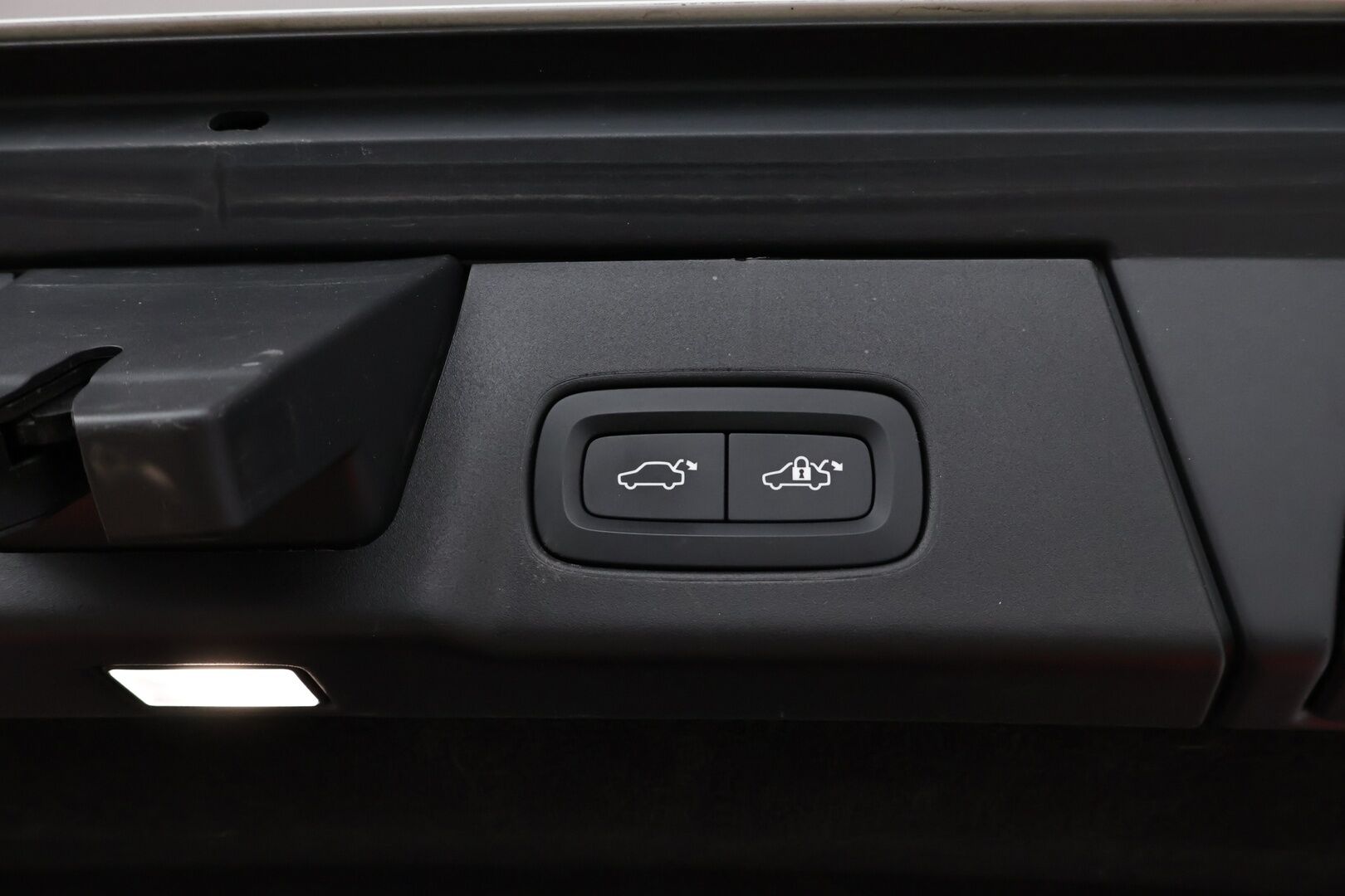 Volvo V90 2022 B4 D-MHEV Momentum aut - Suomiauto | Facelift | Webasto | ACC | Vetokoukku | Pilot Assist | Peruutuskamera | High Perf Audio | Adapt.LED | Puolinahat | Navi | Apple&Android!