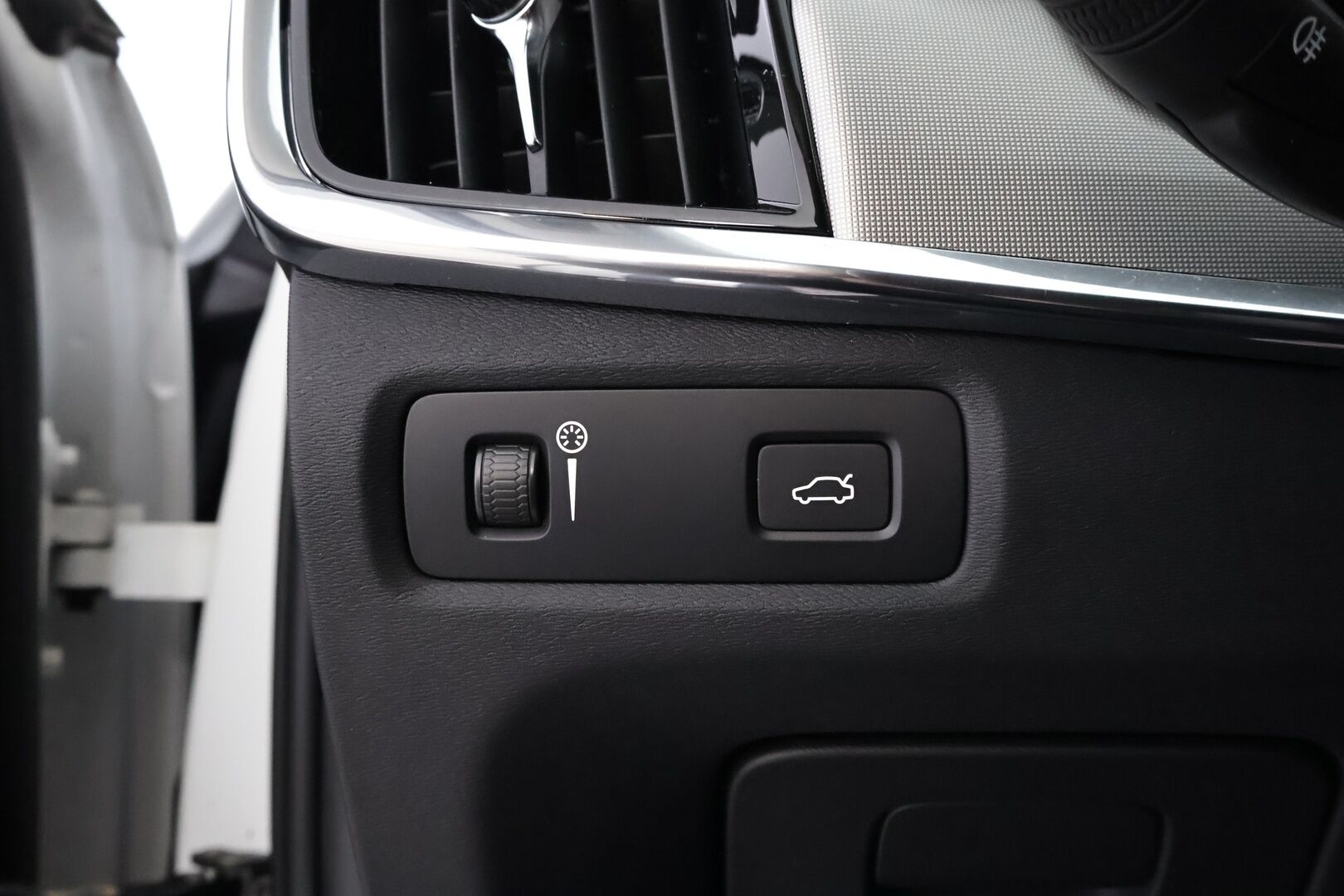 Volvo V90 2022 B4 D-MHEV Momentum aut - Suomiauto | Facelift | Webasto | ACC | Vetokoukku | Pilot Assist | Peruutuskamera | High Perf Audio | Adapt.LED | Puolinahat | Navi | Apple&Android!