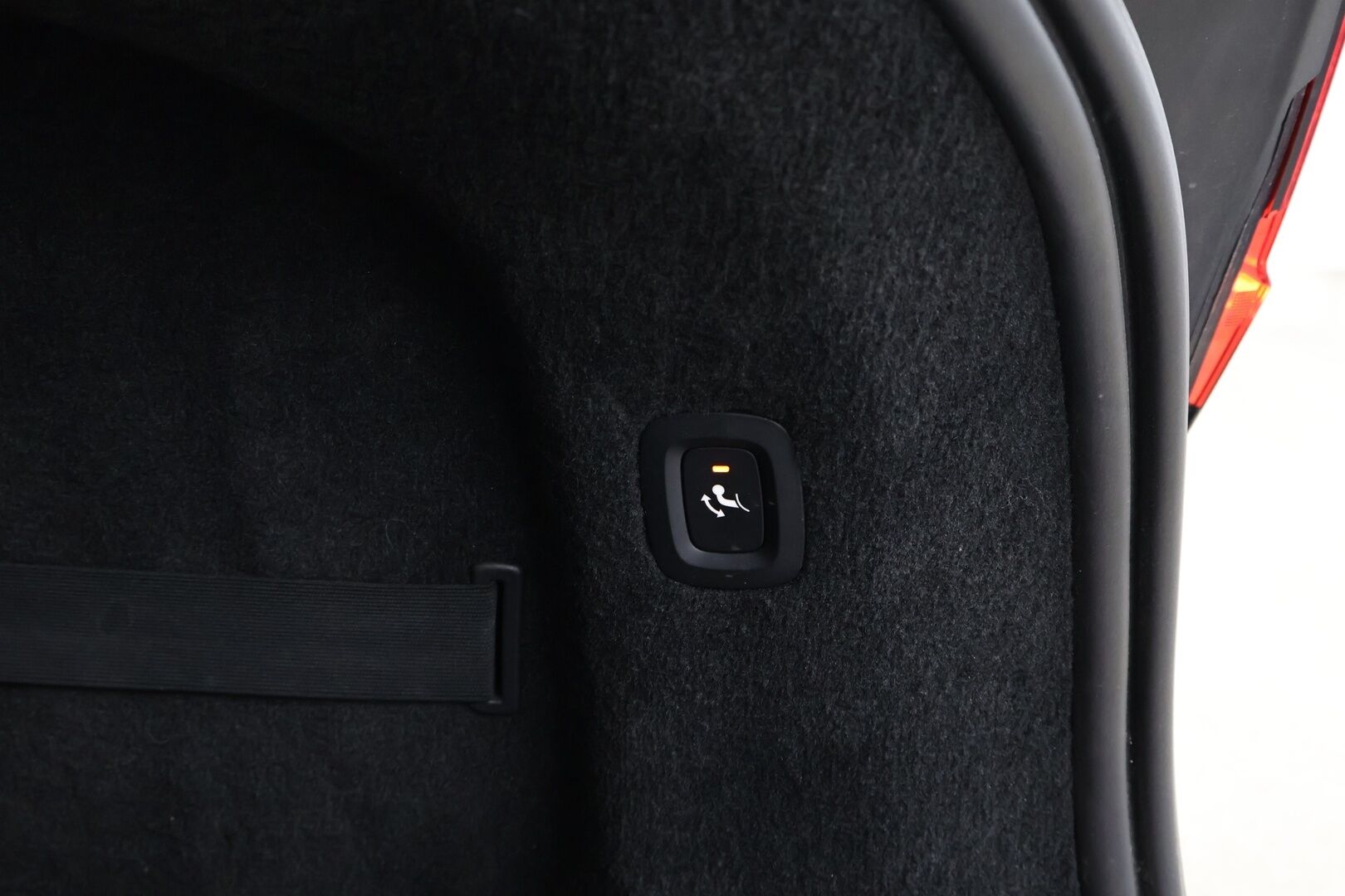 Volvo V90 2022 B4 D-MHEV Momentum aut - Suomiauto | Facelift | Webasto | ACC | Vetokoukku | Pilot Assist | Peruutuskamera | High Perf Audio | Adapt.LED | Puolinahat | Navi | Apple&Android!