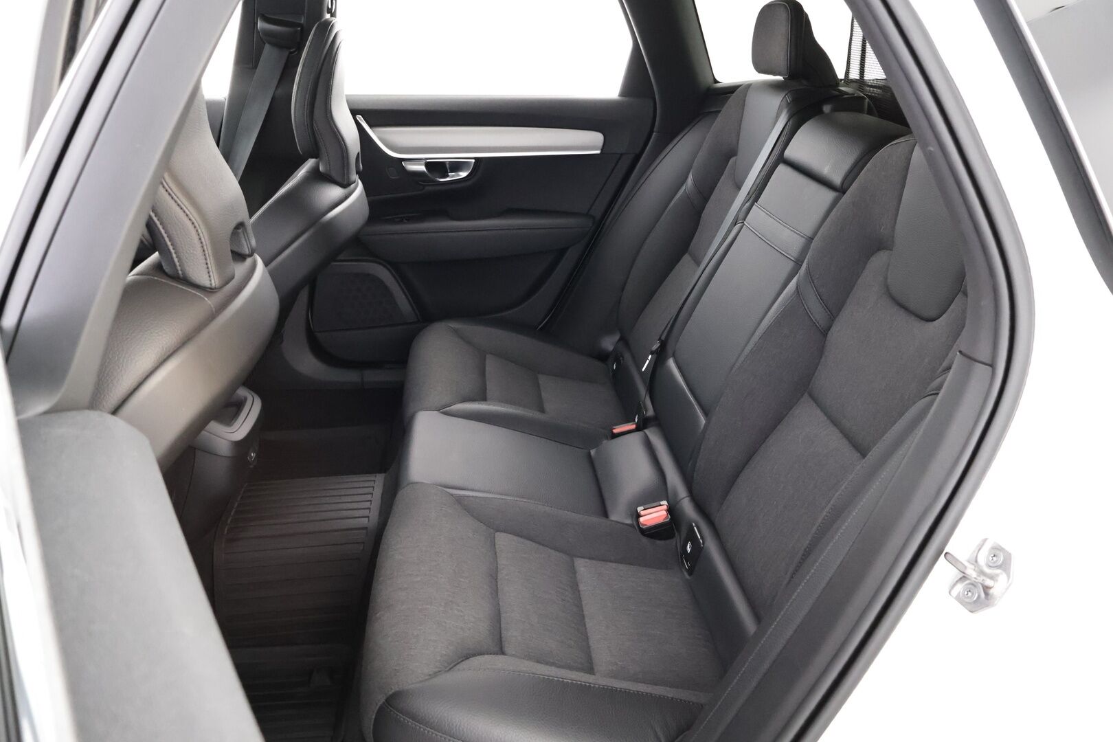 Volvo V90 2022 B4 D-MHEV Momentum aut - Suomiauto | Facelift | Webasto | ACC | Vetokoukku | Pilot Assist | Peruutuskamera | High Perf Audio | Adapt.LED | Puolinahat | Navi | Apple&Android!