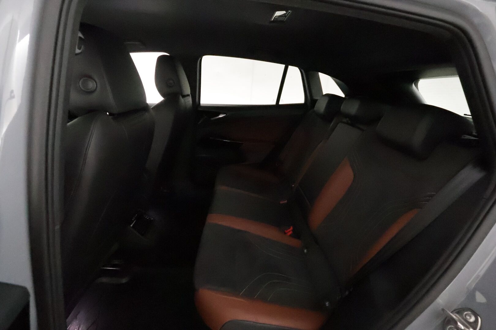 Volkswagen ID.4 2021 Pro Performance 150 kW **Lämpöpumppu / Koukku / Adapt.Vakkari / Matrix-LED / P.kamera / Hierovat Sportpenkit Muistilla** - 1-om Suomi-auto / Akku kuntotarkastettu /  2x Latauskaapelit / Kahdet Renkaat