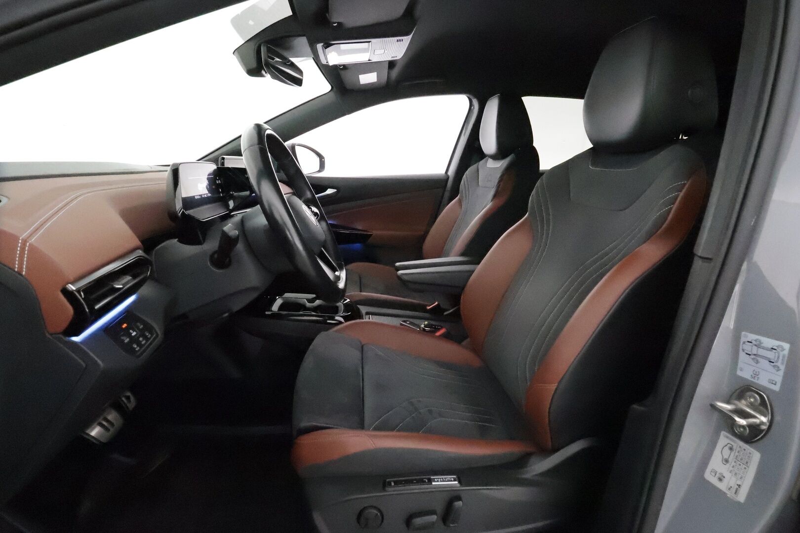 Volkswagen ID.4 2021 Pro Performance 150 kW **Lämpöpumppu / Koukku / Adapt.Vakkari / Matrix-LED / P.kamera / Hierovat Sportpenkit Muistilla** - 1-om Suomi-auto / Akku kuntotarkastettu /  2x Latauskaapelit / Kahdet Renkaat