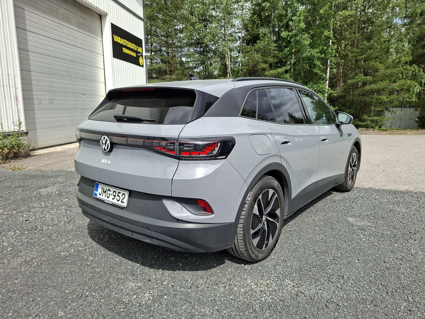 Volkswagen ID.4 2021 Pro Performance 150 kW **Lämpöpumppu / Koukku / Adapt.Vakkari / Matrix-LED / P.kamera / Hierovat Sportpenkit Muistilla** - 1-om Suomi-auto / 2x Latauskaapelit / Kahdet Renkaat
