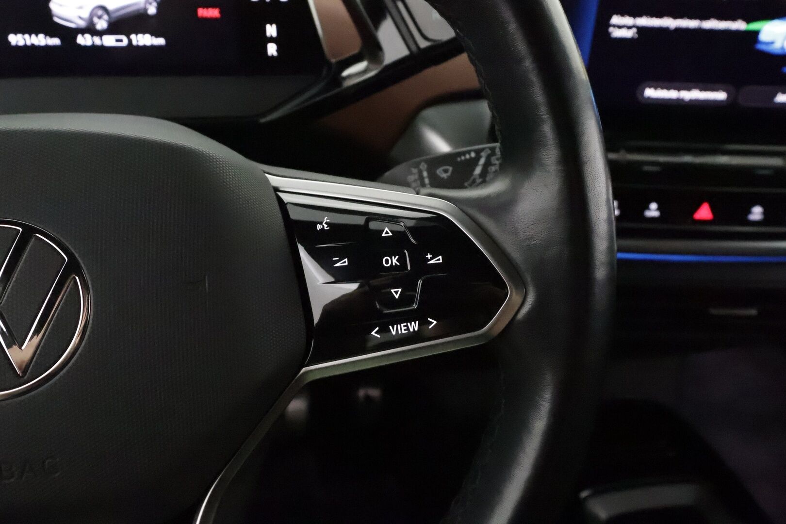 Volkswagen ID.4 2021 Pro Performance 150 kW **Lämpöpumppu / Koukku / Adapt.Vakkari / Matrix-LED / P.kamera / Hierovat Sportpenkit Muistilla** - 1-om Suomi-auto / Akku kuntotarkastettu /  2x Latauskaapelit / Kahdet Renkaat