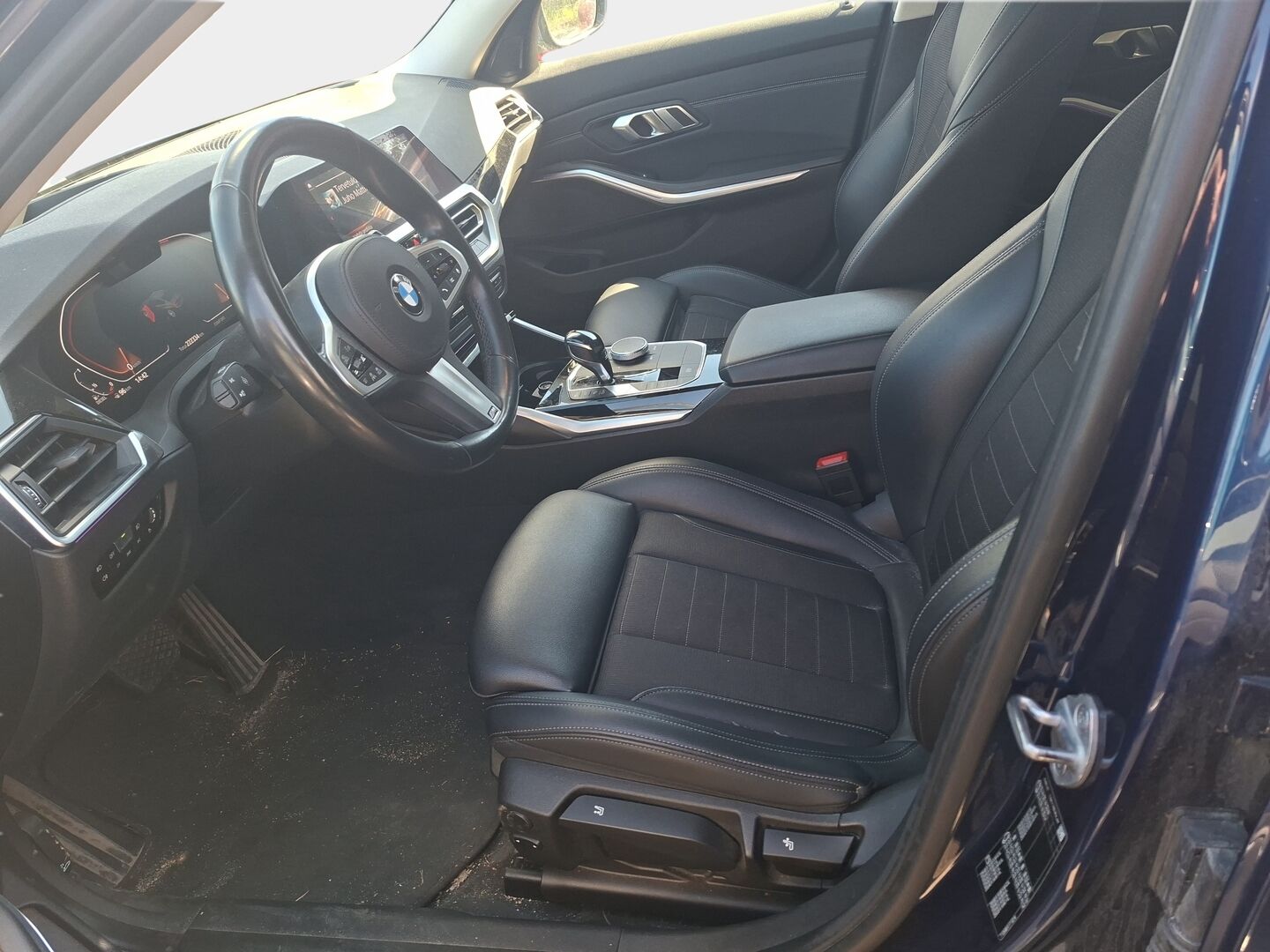 BMW 320 2019 G20 Sedan 320d A Business * Adapt. vakkari / HUD / 360-Kamera / Comfort-Access / Laser / Hifit / BLIS * - * Juuri huollettu ja hyvin pidetty diesel-Bemari kovilla varusteilla, kaksilla renkailla ja vanteilla *