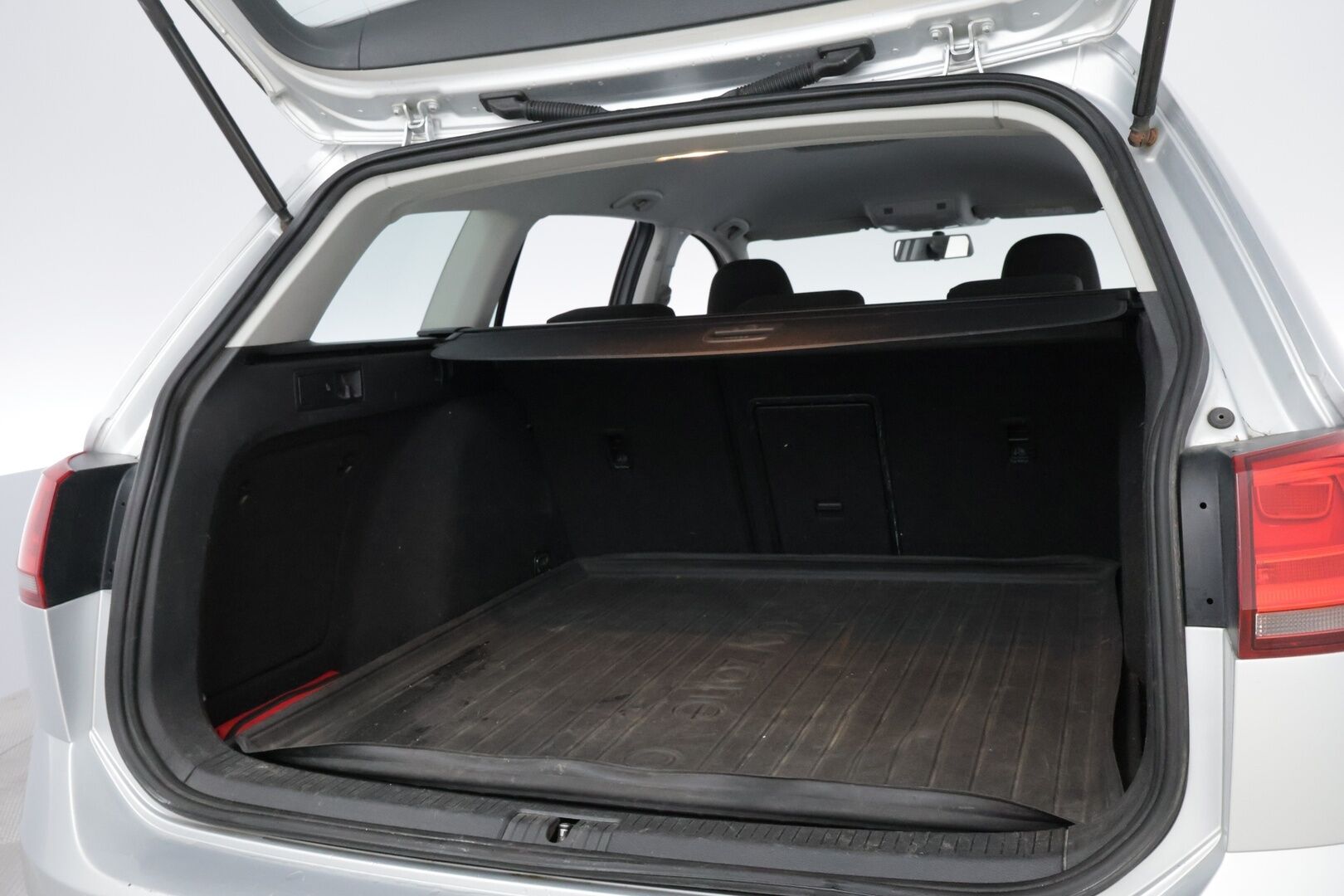 Volkswagen Golf 2015 Variant Comfortline 1,4 TGI 81 kW - Adapt.Vakkari | Ilmastointi | Bluetooth |  2x renkaat & vanteet |