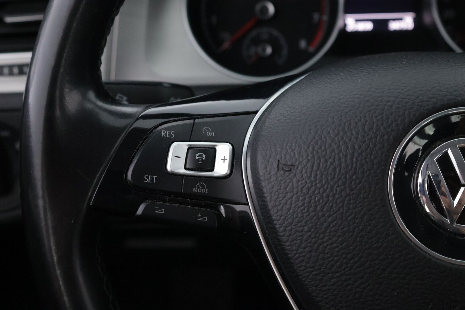 Volkswagen Golf 2015 Variant Comfortline 1,4 TGI 81 kW - Adapt.Vakkari | Ilmastointi | Bluetooth |  2x renkaat & vanteet |