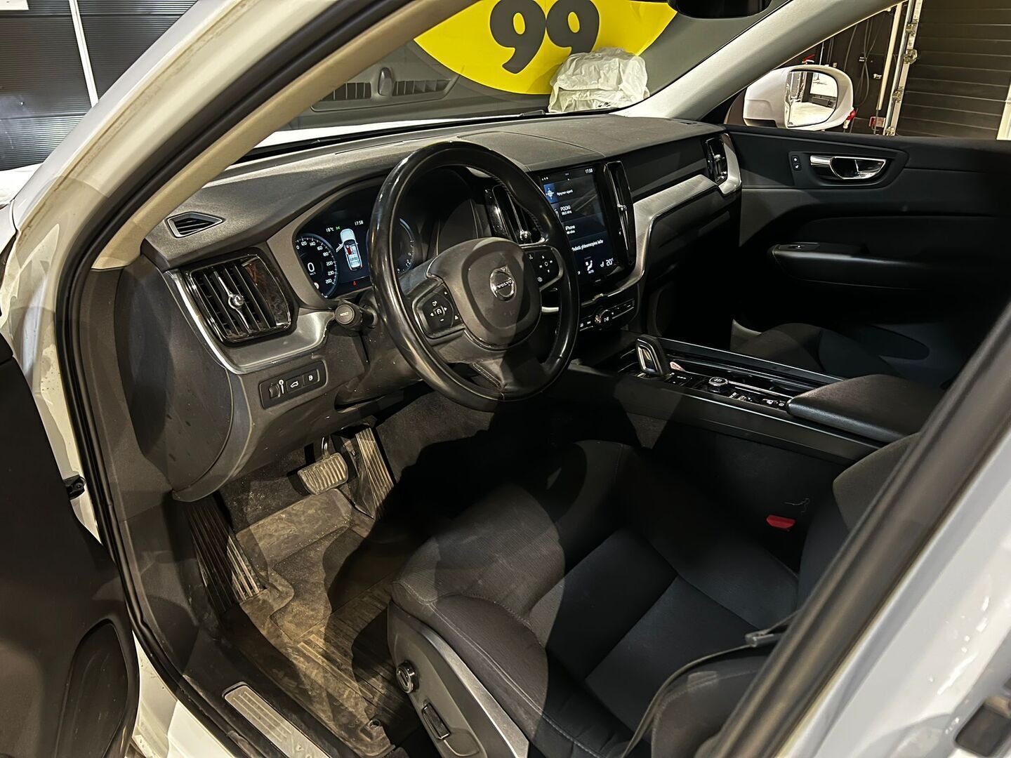 Volvo XC60 2019 T8 TwE AWD Momentum aut - Webasto / Adapt.Vakkari / Panorama / Vetokoukku / High Perf Audio / Lohko & Sisäp. / Ratinlämmitys / Juuri tullut!