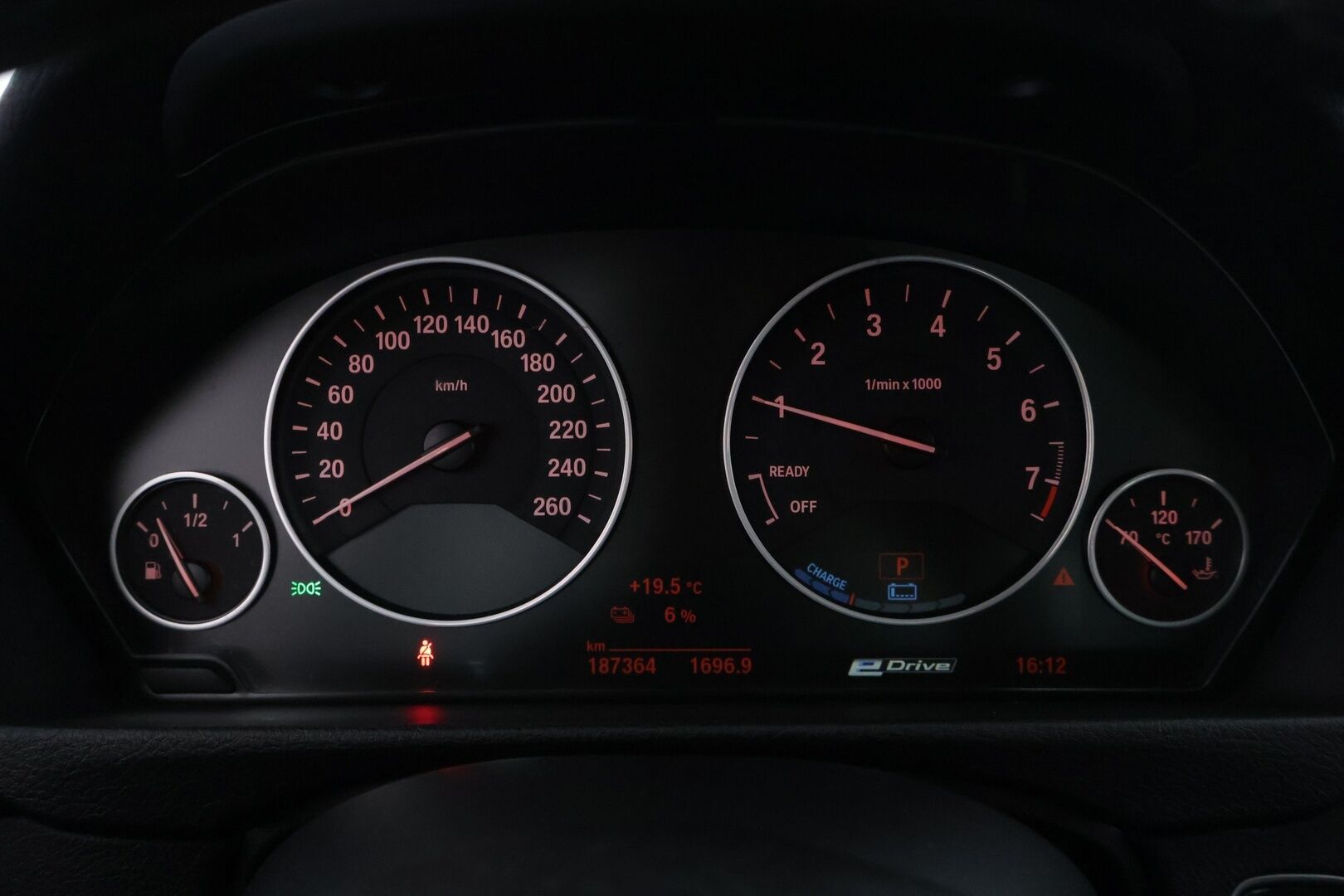 BMW 330 2016 e F30 Sedan A - ** Vakkari / HUD / H&K / Nahat / Blis / 270-kamera **