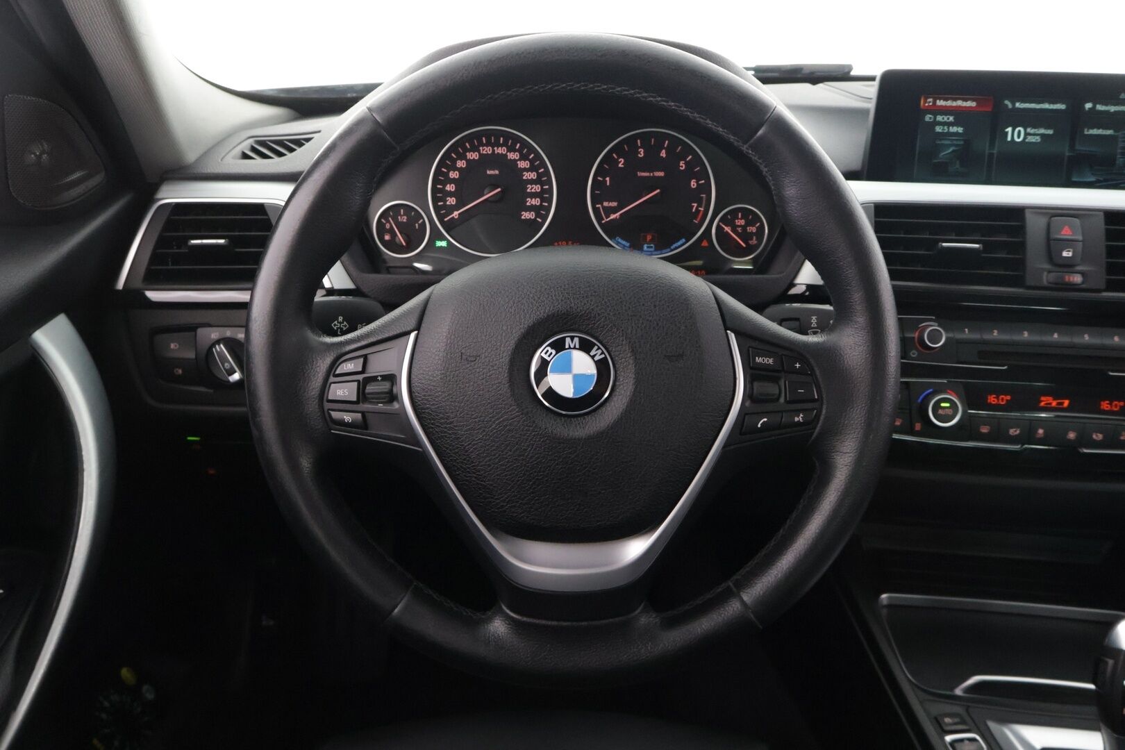 BMW 330 2016 e F30 Sedan A - ** Vakkari / HUD / H&K / Nahat / Blis / 270-kamera **