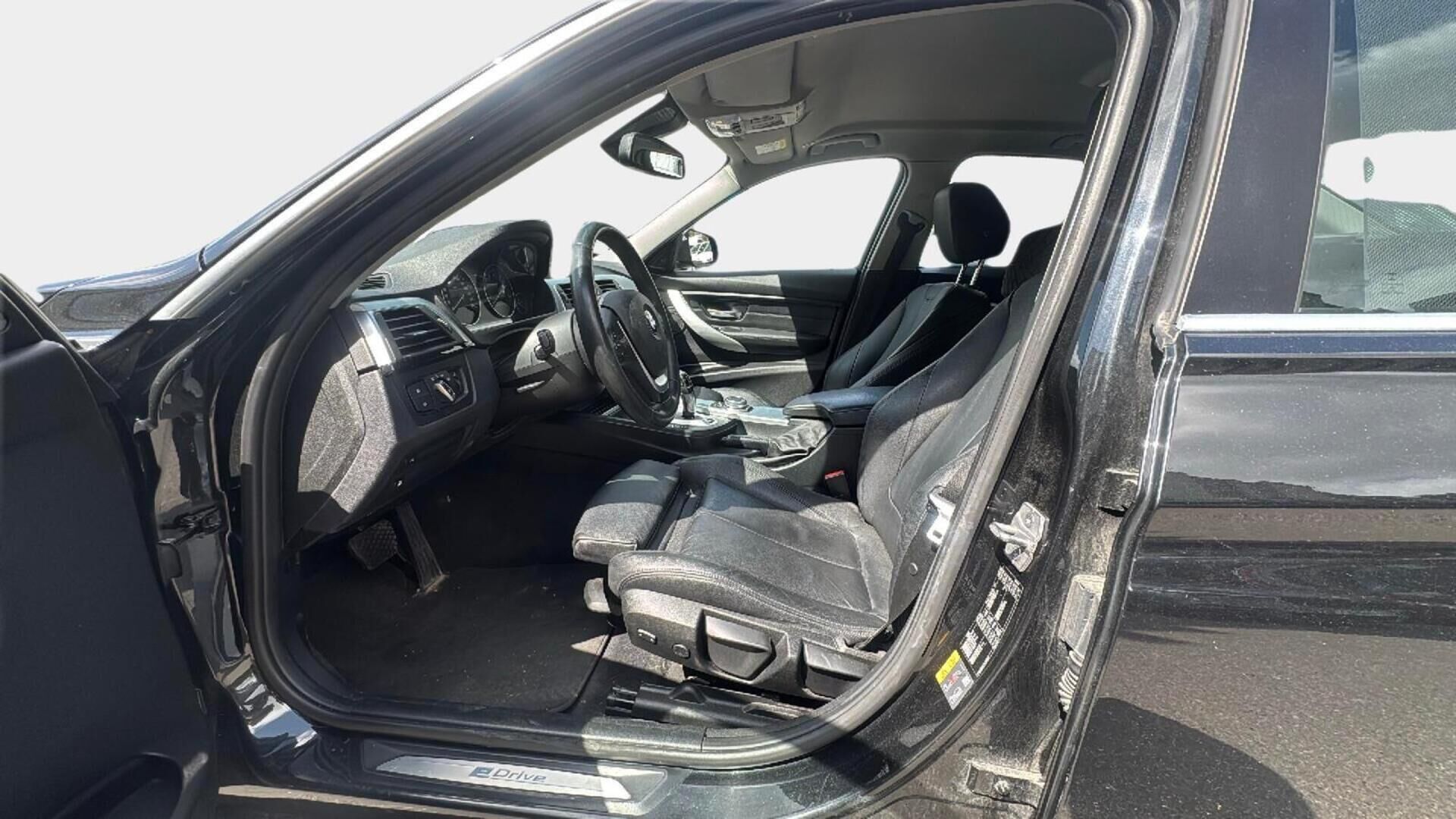 BMW 330 2016 e F30 Sedan A - ** Vakkari / HUD / H&K / Nahat / Blis / 270-kamera **