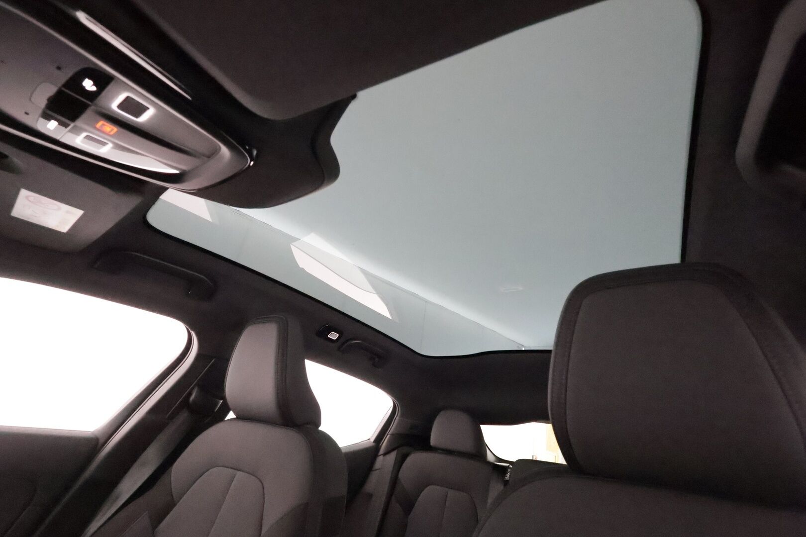 Polestar 2 2021 Launch Edition **1.Om Suomi-auto / 360° Kamera / Lasikatto / Koukku / Adapt.Vakkari / Sporttipenkki Muistilla** - 3,99 % KORKOTARJOUS TÄHÄN AUTOON - Akku kuntotarkastettu / Pixel-LED / Harman/Kardon / Kaistavahti / Google Maps / KeylessGO 2x Renkaat