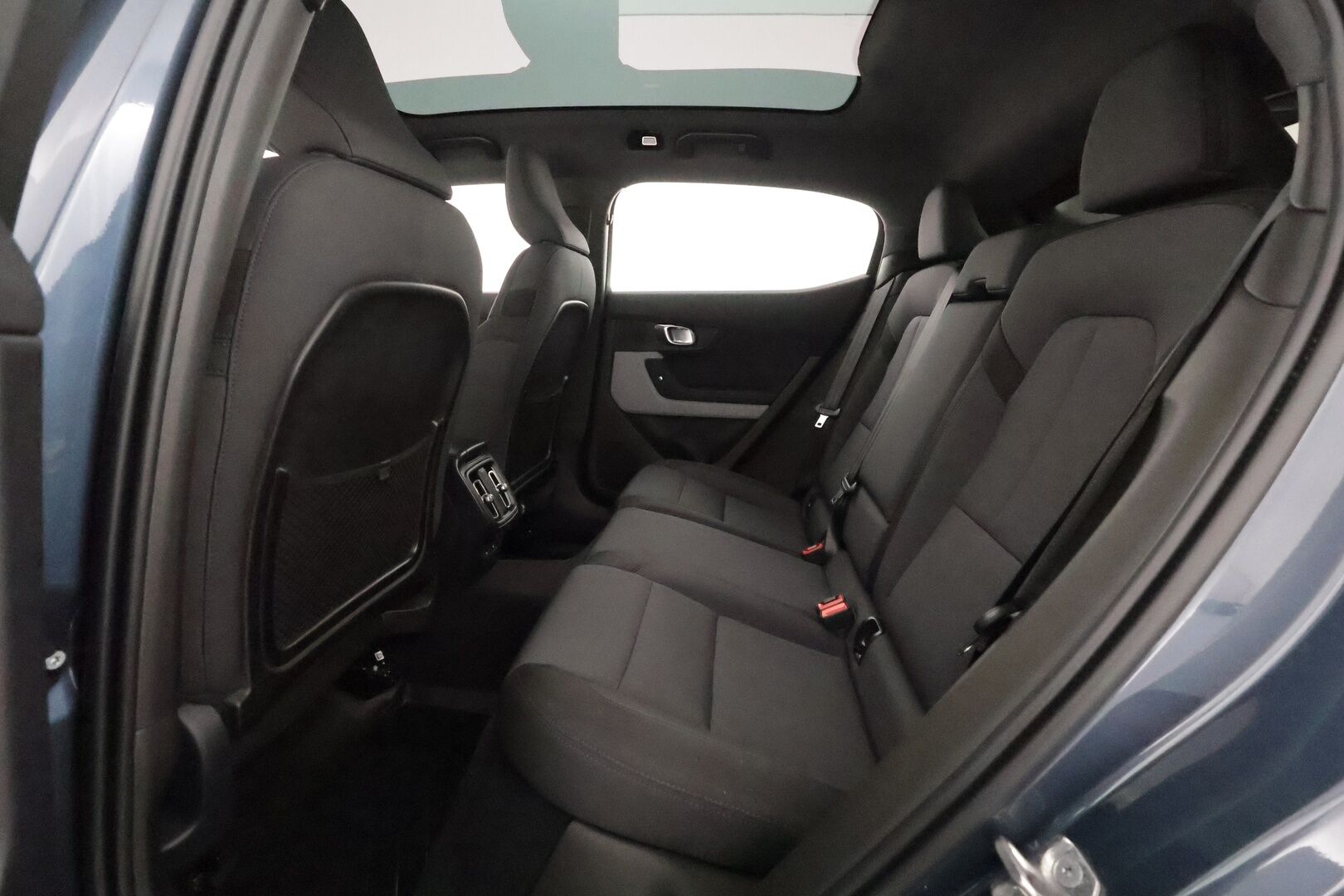 Polestar 2 2021 Launch Edition **1.Om Suomi-auto / 360° Kamera / Lasikatto / Koukku / Adapt.Vakkari / Sporttipenkki Muistilla** - 3,99 % KORKOTARJOUS TÄHÄN AUTOON - Akku kuntotarkastettu / Pixel-LED / Harman/Kardon / Kaistavahti / Google Maps / KeylessGO 2x Renkaat