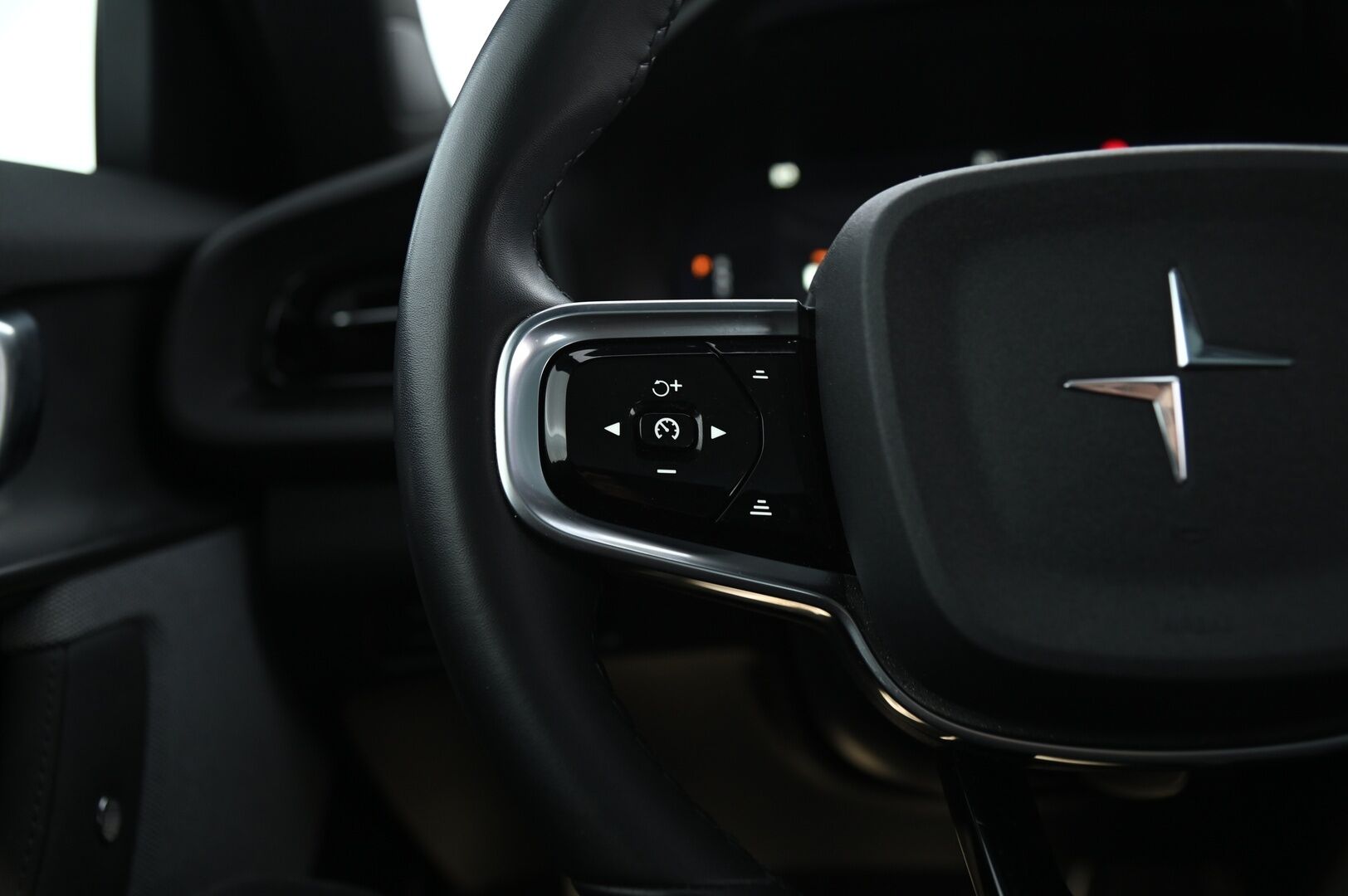Polestar 2 2021 Long Range Dual Motor, 350kW, 78kWh *Muistipenkit / H&K / VOC / Pilot assist / 360° Kamera / Pixel LED / KeylessGo - 3,99 % KORKOTARJOUS TÄHÄN AUTOON - Suomi-auto! Täyteen varusteltu ja tehokkaampi malli! Helmiäisvalkoinen!