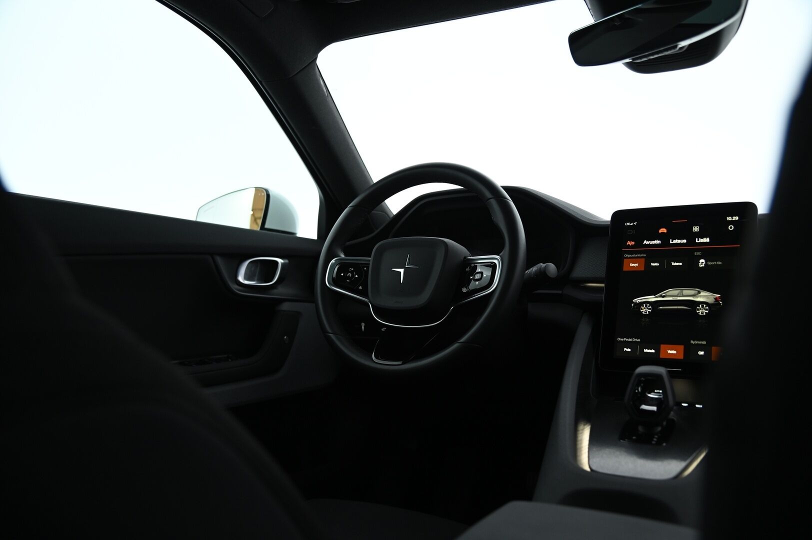 Polestar 2 2021 Long Range Dual Motor, 350kW, 78kWh *Muistipenkit / H&K / VOC / Pilot assist / 360° Kamera / Pixel LED / KeylessGo - 3,99 % KORKOTARJOUS TÄHÄN AUTOON - Suomi-auto! Täyteen varusteltu ja tehokkaampi malli! Helmiäisvalkoinen!