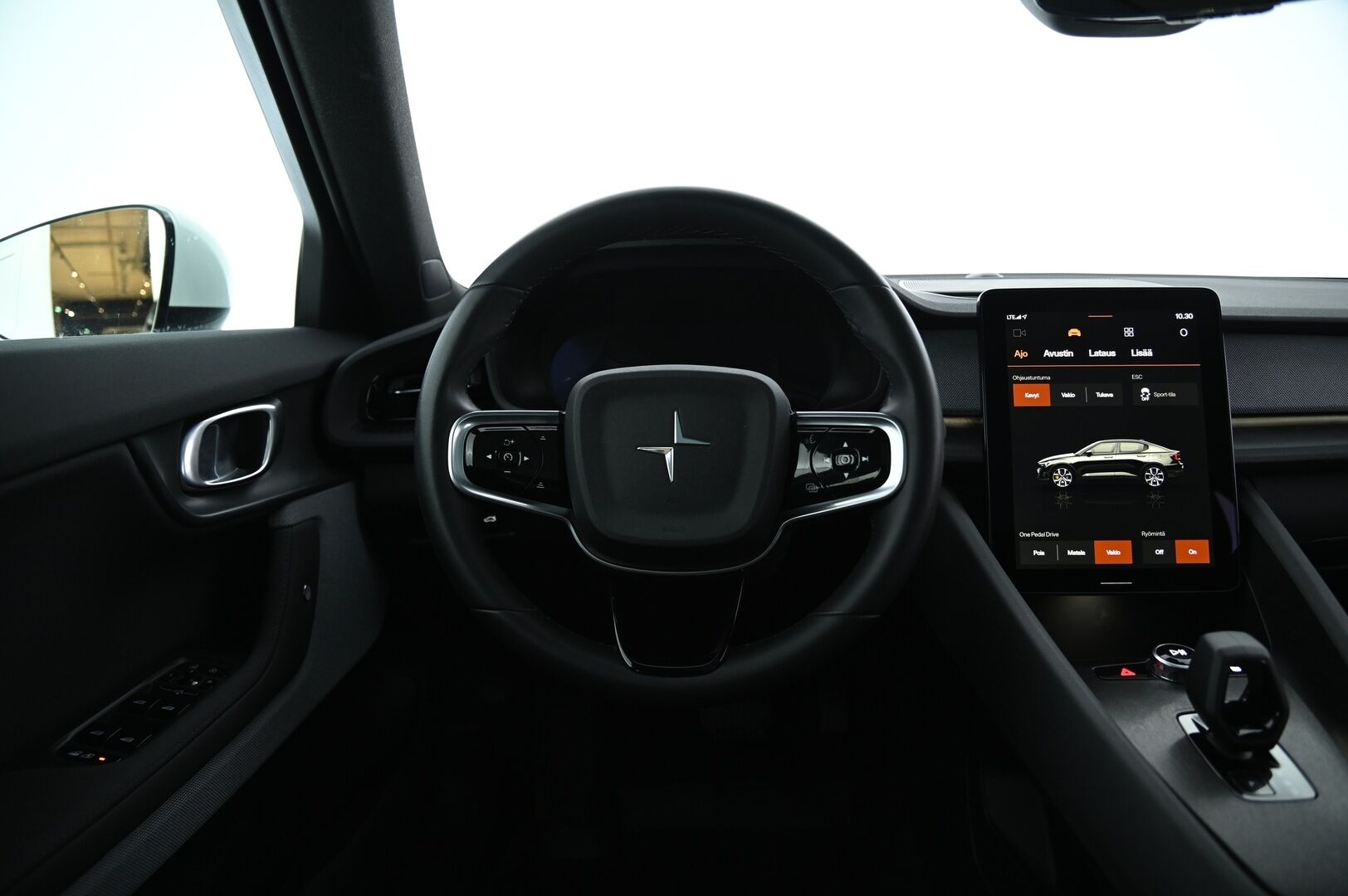 Polestar 2 2021 Long Range Dual Motor, 350kW, 78kWh *Muistipenkit / H&K / VOC / Pilot assist / 360° Kamera / Pixel LED / KeylessGo - 3,99 % KORKOTARJOUS TÄHÄN AUTOON - Suomi-auto! Täyteen varusteltu ja tehokkaampi malli! Helmiäisvalkoinen!