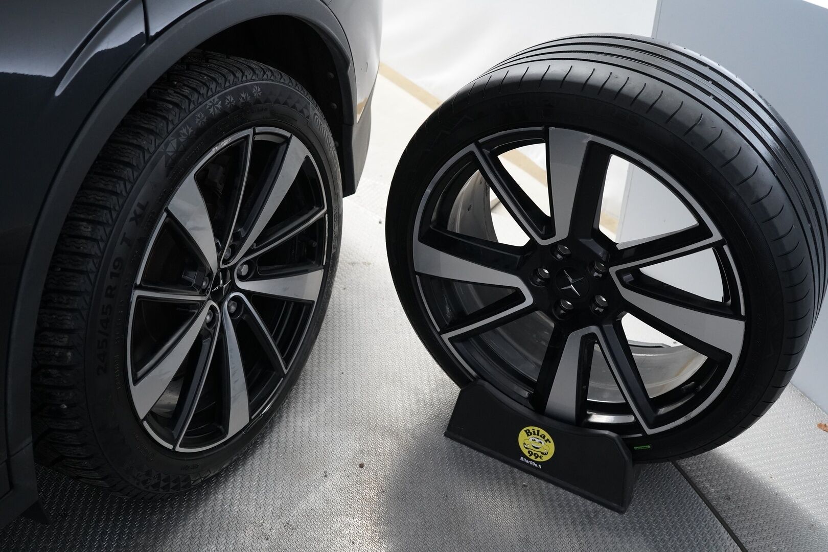 Polestar 2 2021 Long Range Dual Motor, 300kW, 78kWh *Koukku / ACC / H&K / Lasikatto / Muistipenkki* - Suomi-auto / SOH 89.6% / Kahdet renkaat OEM vantein / Säntillinen huoltohistoria