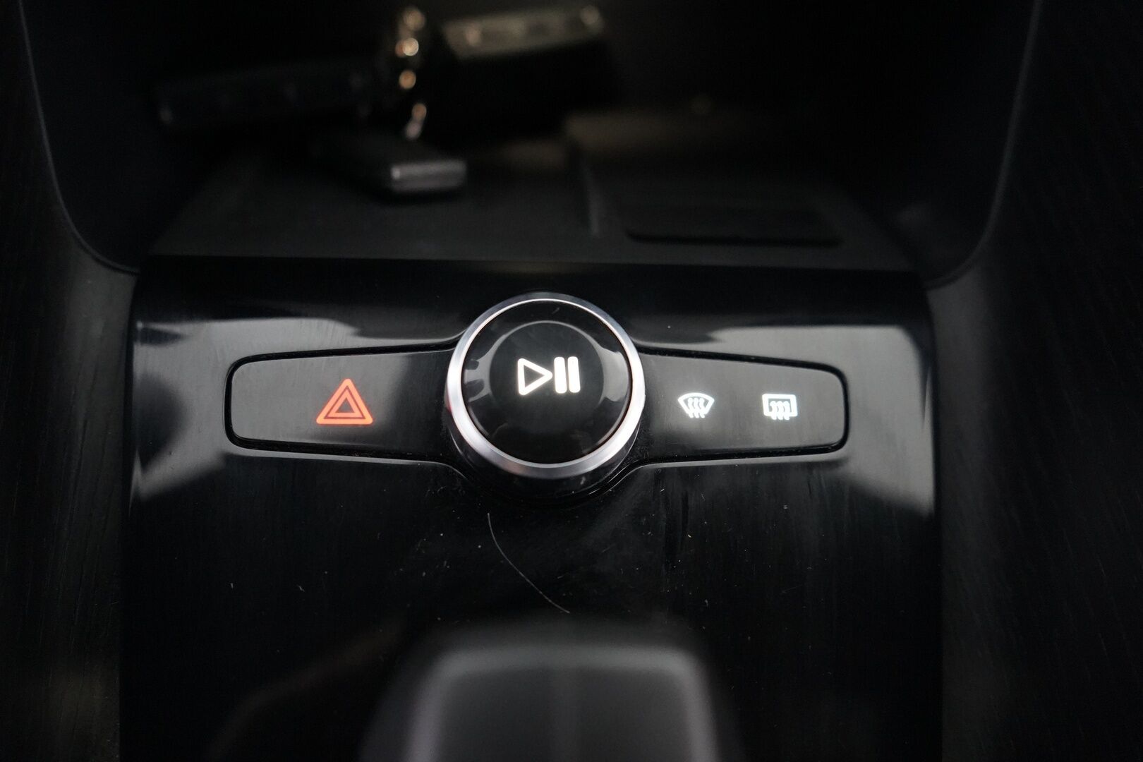 Polestar 2 2021 Long Range Dual Motor, 300kW, 78kWh *Koukku / ACC / H&K / Lasikatto / Muistipenkki* - Suomi-auto / SOH 89.6% / Kahdet renkaat OEM vantein / Säntillinen huoltohistoria