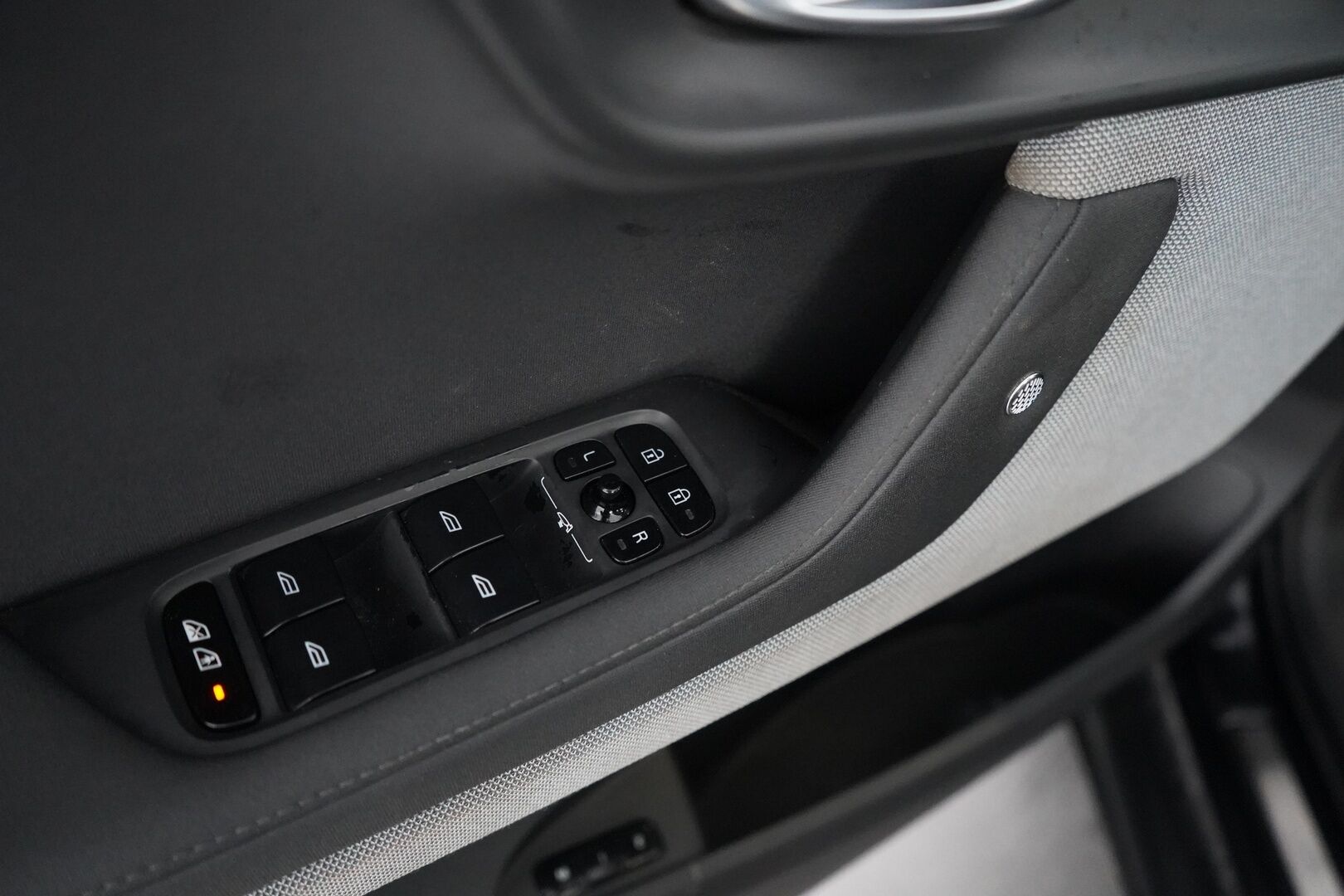 Polestar 2 2021 Long Range Dual Motor, 300kW, 78kWh *Koukku / ACC / H&K / Lasikatto / Muistipenkki* - Suomi-auto / SOH 89.6% / Kahdet renkaat OEM vantein / Säntillinen huoltohistoria - HULLUT AVAJAISHULINAT KORKOTARJOUS 3,29 %