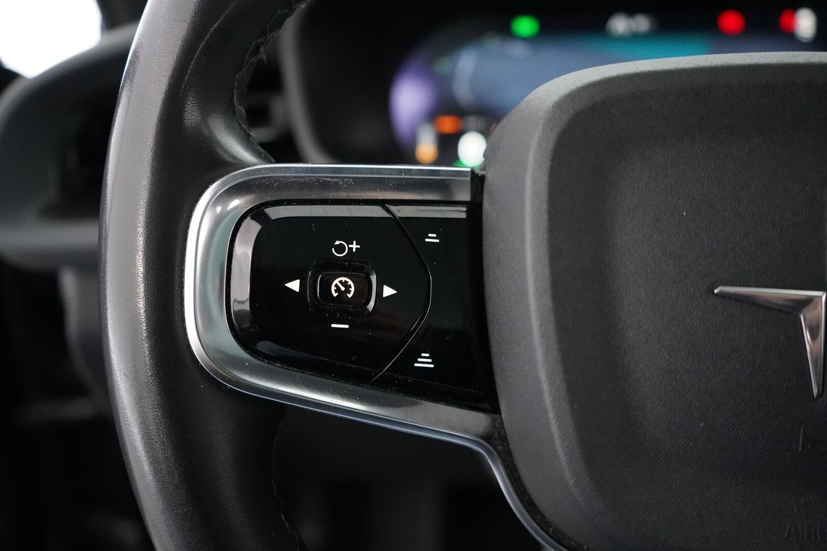 Polestar 2 2021 Long Range Dual Motor, 300kW, 78kWh *Koukku / ACC / H&K / Lasikatto / Muistipenkki* - Suomi-auto / SOH 89.6% / Kahdet renkaat OEM vantein / Säntillinen huoltohistoria - HULLUT AVAJAISHULINAT KORKOTARJOUS 3,29 %