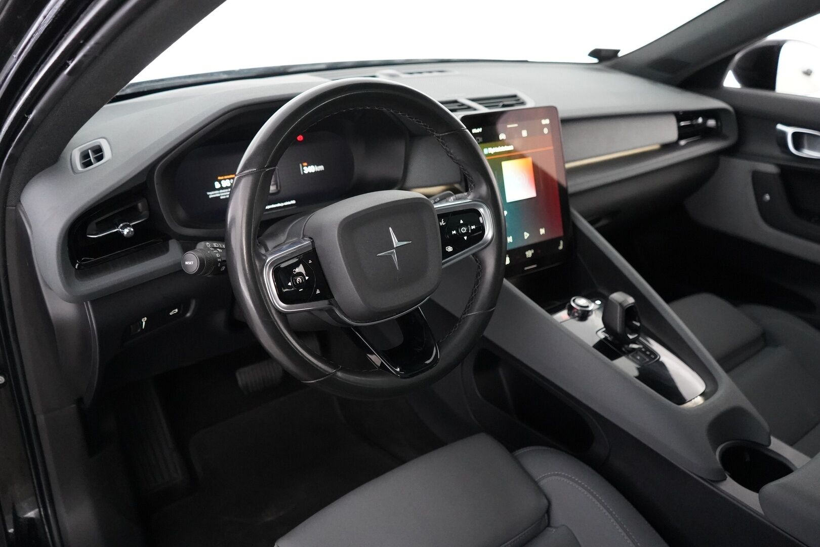 Polestar 2 2021 Long Range Dual Motor, 300kW, 78kWh *Koukku / ACC / H&K / Lasikatto / Muistipenkki* - Suomi-auto / SOH 89.6% / Kahdet renkaat OEM vantein / Säntillinen huoltohistoria