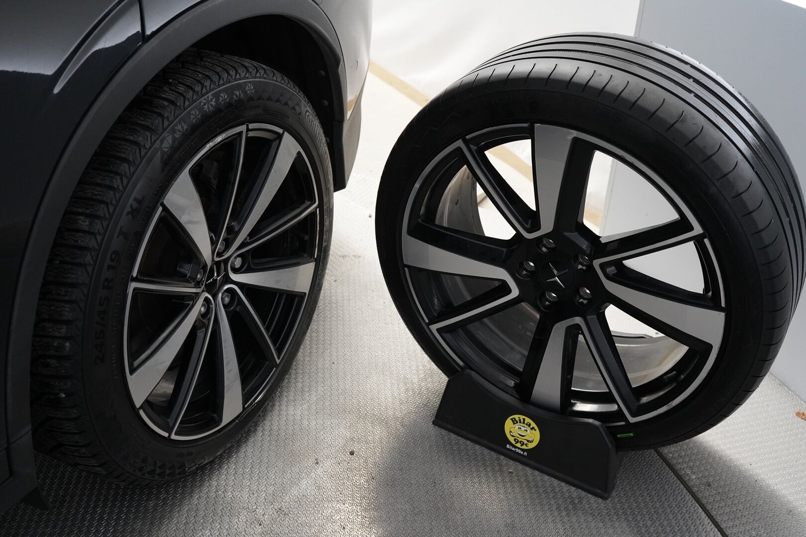 Polestar 2 2021 Long Range Dual Motor, 300kW, 78kWh *Koukku / ACC / H&K / Lasikatto / Muistipenkki* - Suomi-auto / SOH 89.6% / Kahdet renkaat OEM vantein / Säntillinen huoltohistoria