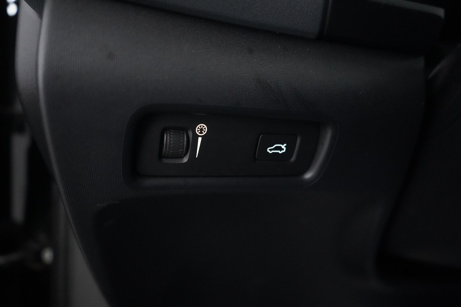 Polestar 2 2021 Long Range Dual Motor, 300kW, 78kWh *Koukku / ACC / H&K / Lasikatto / Muistipenkki* - Suomi-auto / SOH 89.6% / Kahdet renkaat OEM vantein / Säntillinen huoltohistoria