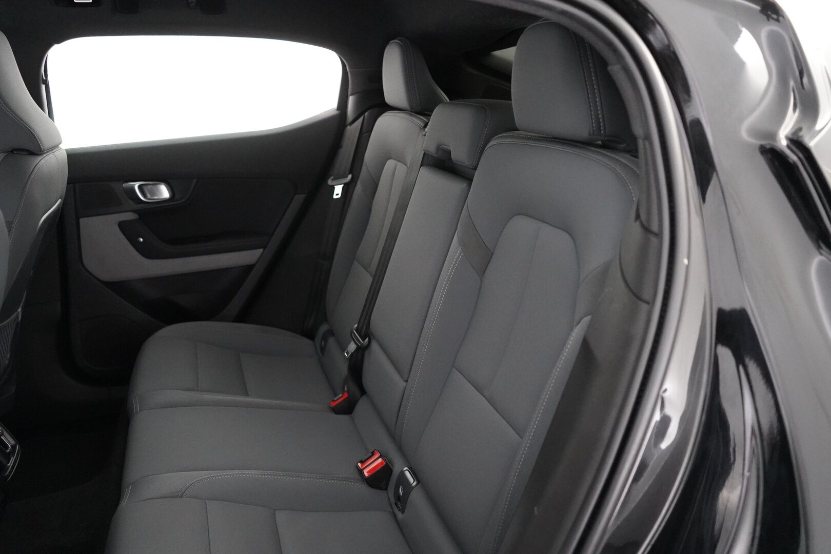 Polestar 2 2021 Long Range Dual Motor, 300kW, 78kWh *Koukku / ACC / H&K / Lasikatto / Muistipenkki* - Suomi-auto / SOH 89.6% / Kahdet renkaat OEM vantein / Säntillinen huoltohistoria