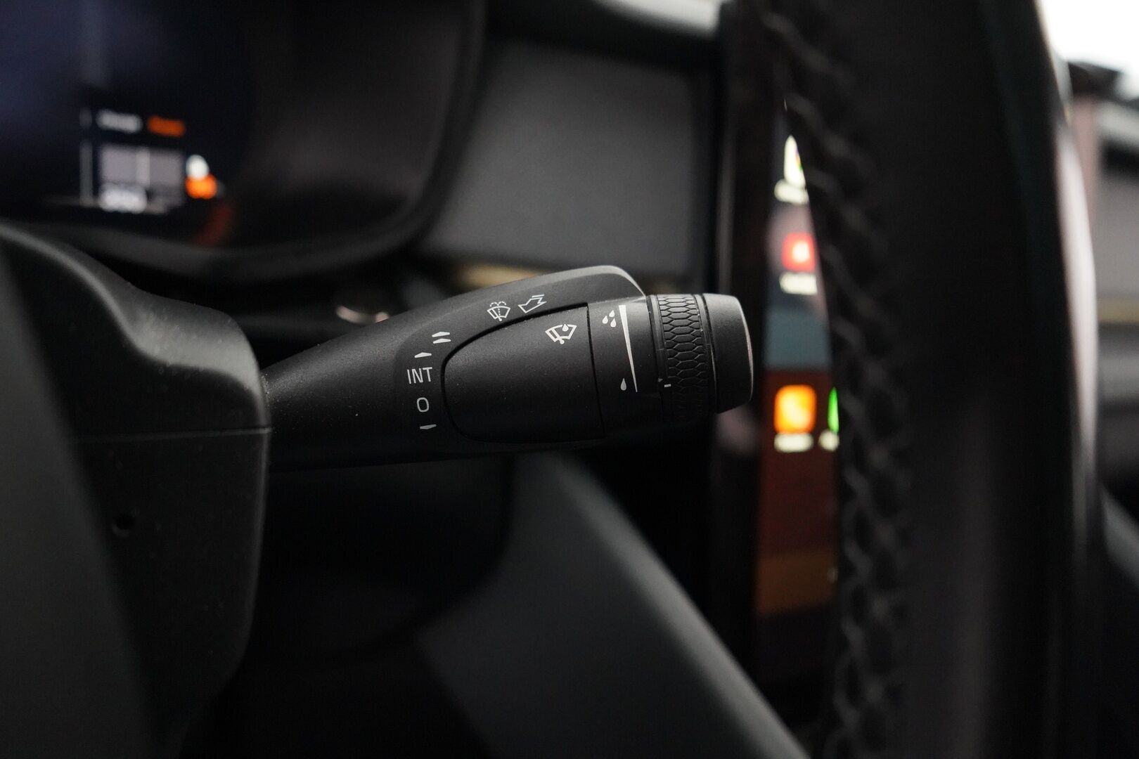 Polestar 2 2021 Long Range Dual Motor, 300kW, 78kWh *Koukku / ACC / H&K / Lasikatto / Muistipenkki* - Suomi-auto / SOH 89.6% / Kahdet renkaat OEM vantein / Säntillinen huoltohistoria