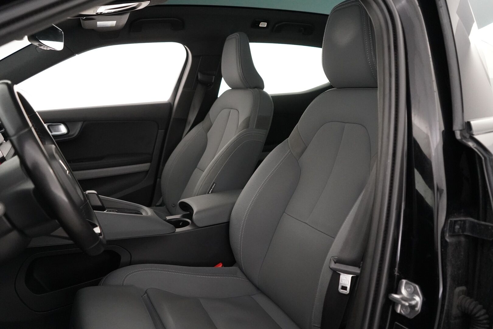 Polestar 2 2021 Long Range Dual Motor, 300kW, 78kWh *Koukku / ACC / H&K / Lasikatto / Muistipenkki* - Suomi-auto / SOH 89.6% / Kahdet renkaat OEM vantein / Säntillinen huoltohistoria