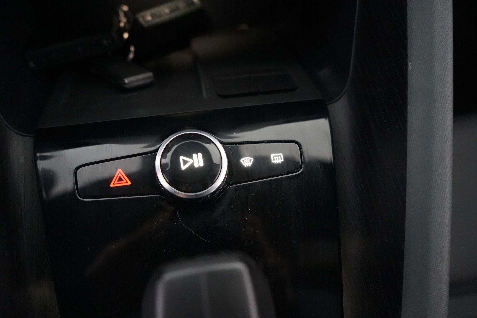 Polestar 2 2021 Long Range Dual Motor, 300kW, 78kWh *Koukku / ACC / H&K / Lasikatto / Muistipenkki* - Suomi-auto / SOH 89.6% / Kahdet renkaat OEM vantein / Säntillinen huoltohistoria