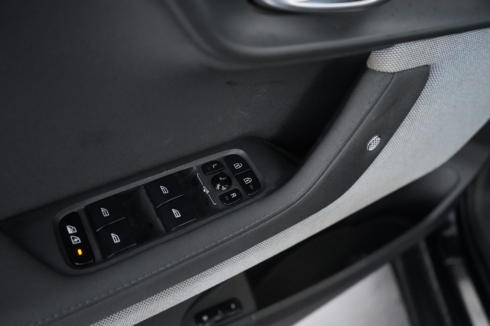 Polestar 2 2021 Long Range Dual Motor, 300kW, 78kWh *Koukku / ACC / H&K / Lasikatto / Muistipenkki* - Suomi-auto / SOH 89.6% / Kahdet renkaat OEM vantein / Säntillinen huoltohistoria