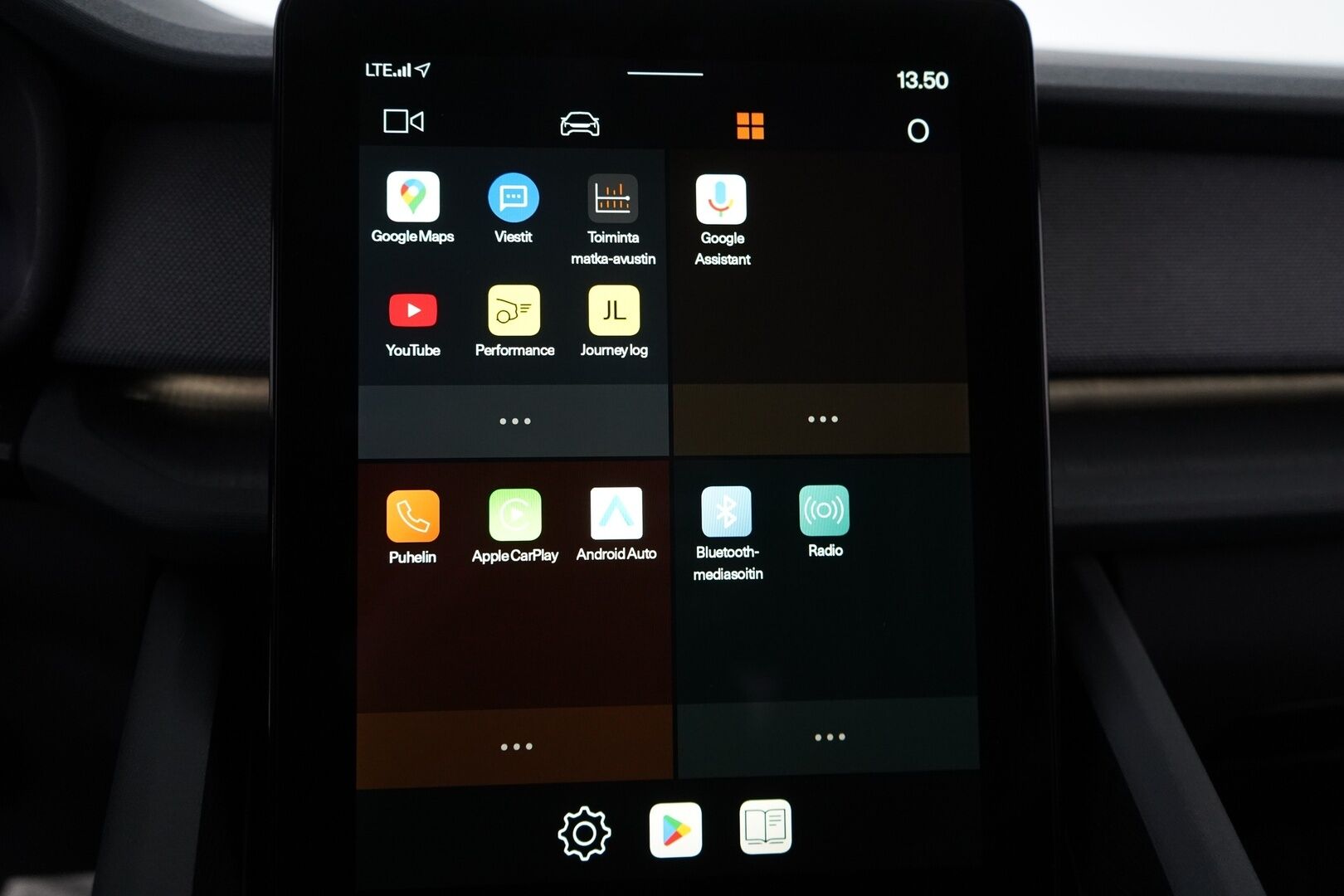 Polestar 2 2021 Long Range Dual Motor, 300kW, 78kWh *Koukku / ACC / H&K / Lasikatto / Muistipenkki* - Suomi-auto / SOH 89.6% / Kahdet renkaat OEM vantein / Säntillinen huoltohistoria - HULLUT AVAJAISHULINAT KORKOTARJOUS 3,29 %